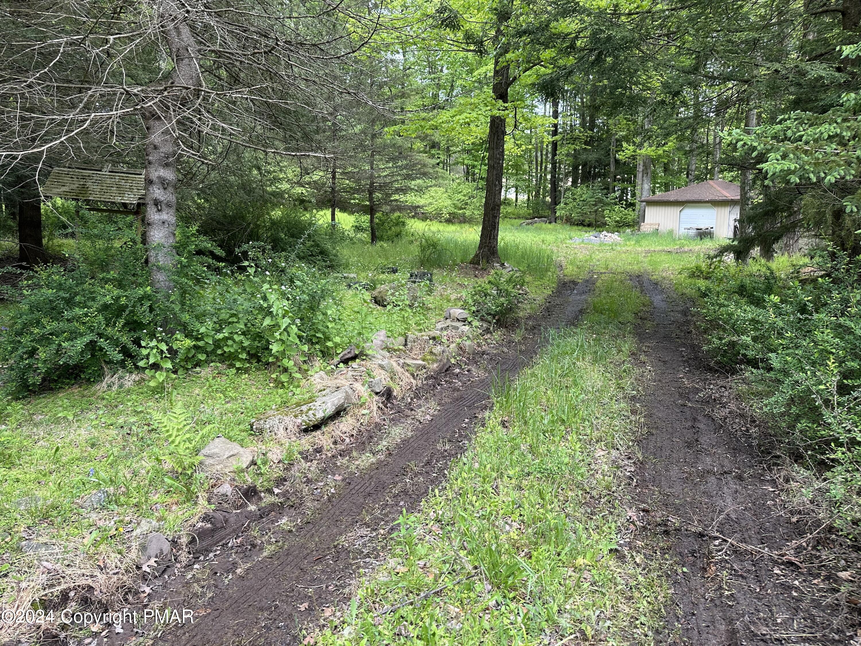 115 Lakewood Drive Dr, Canadensis, Pennsylvania image 1