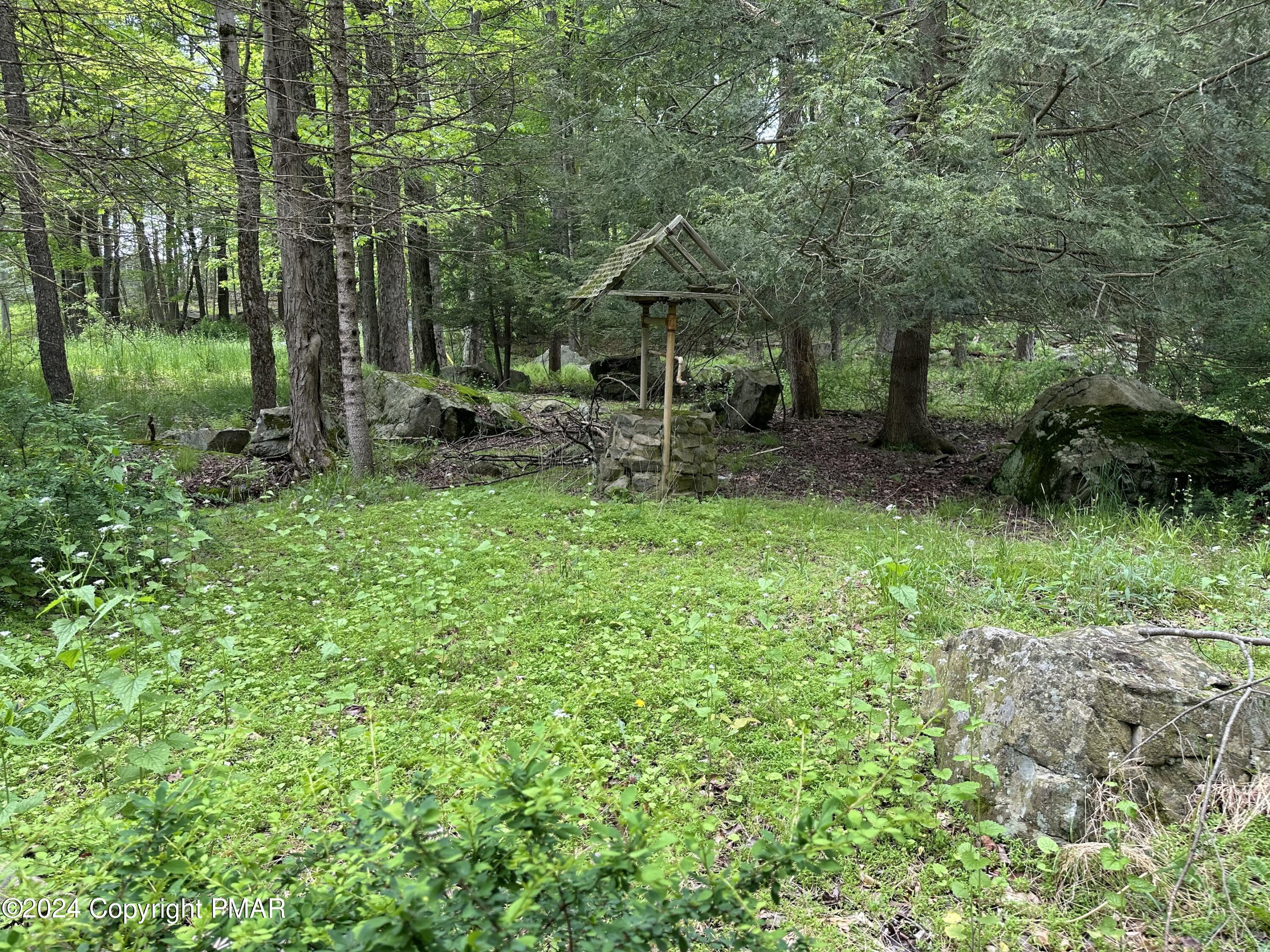 115 Lakewood Drive Dr, Canadensis, Pennsylvania image 3