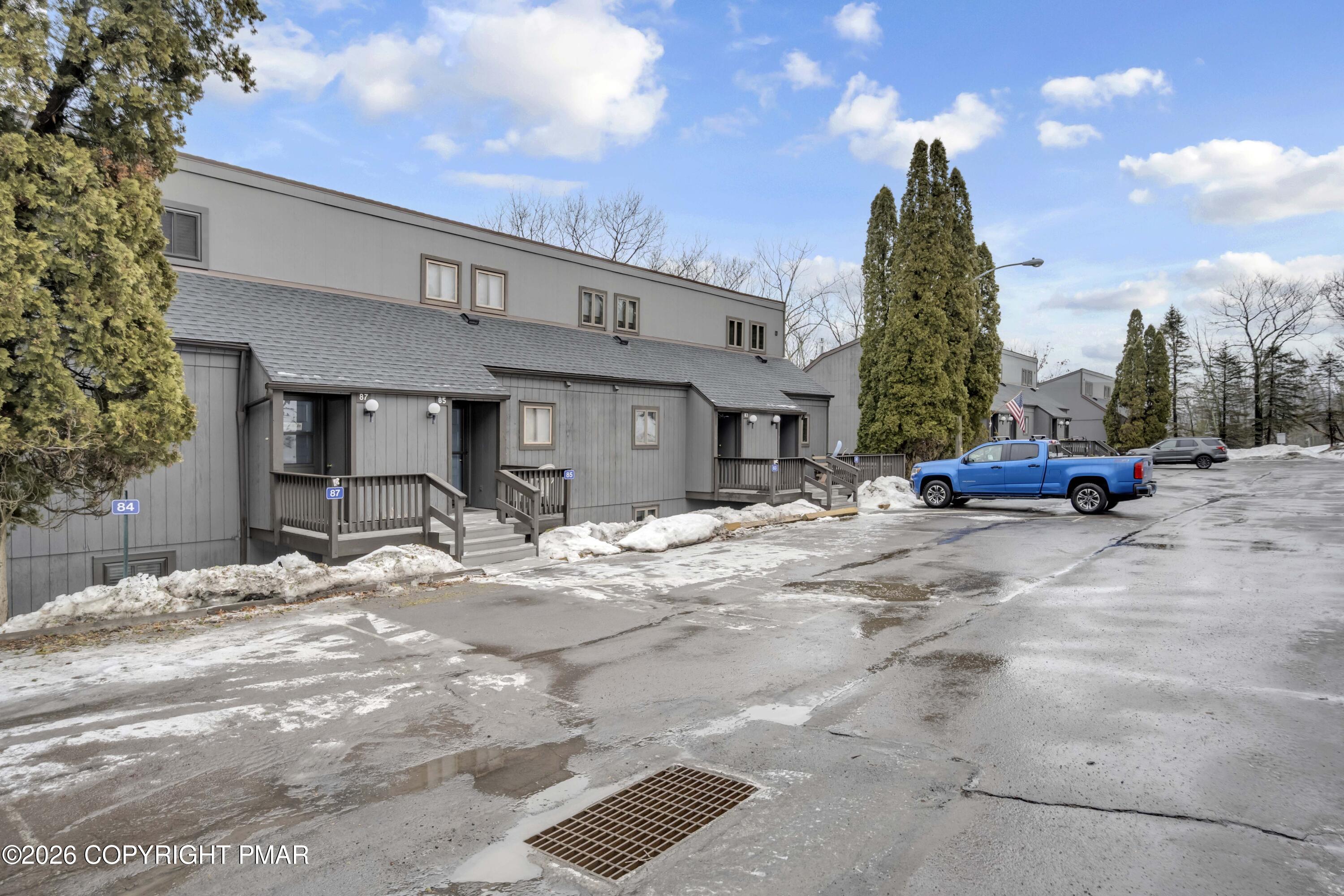 87 Cross Country Lane