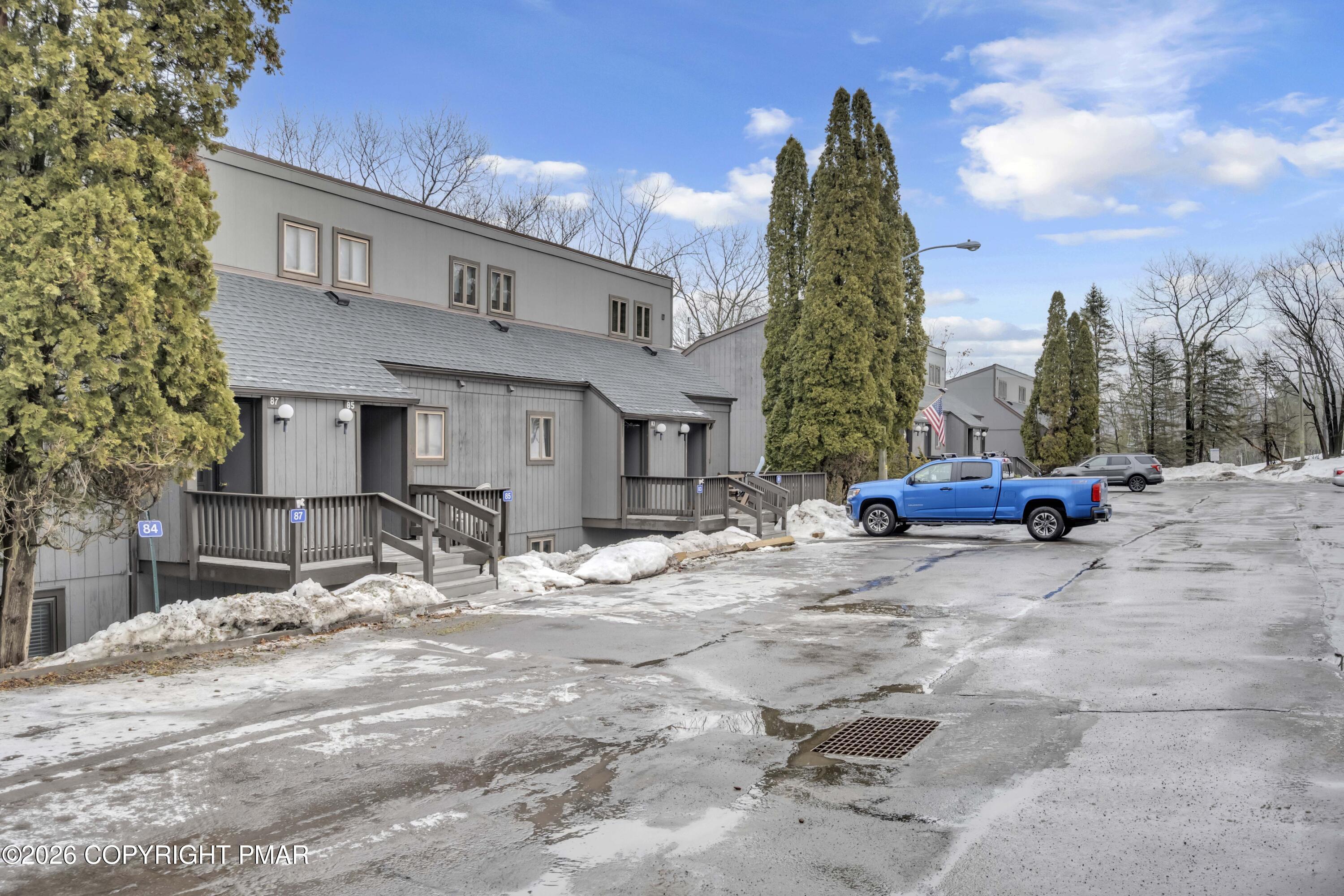 87 Cross Country Lane