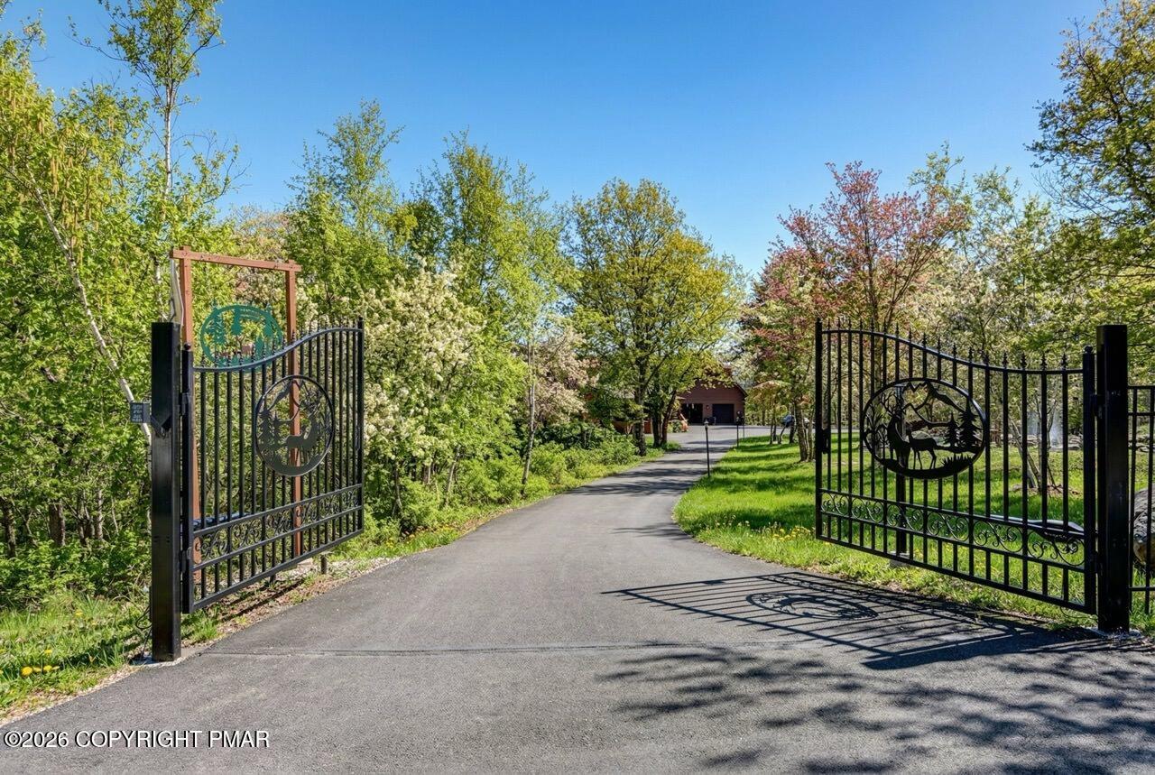 Albrightsville, Pennsylvania, 18210, United States, 5 Bedrooms Bedrooms, ,4 BathroomsBathrooms,Residential,Active,2043121