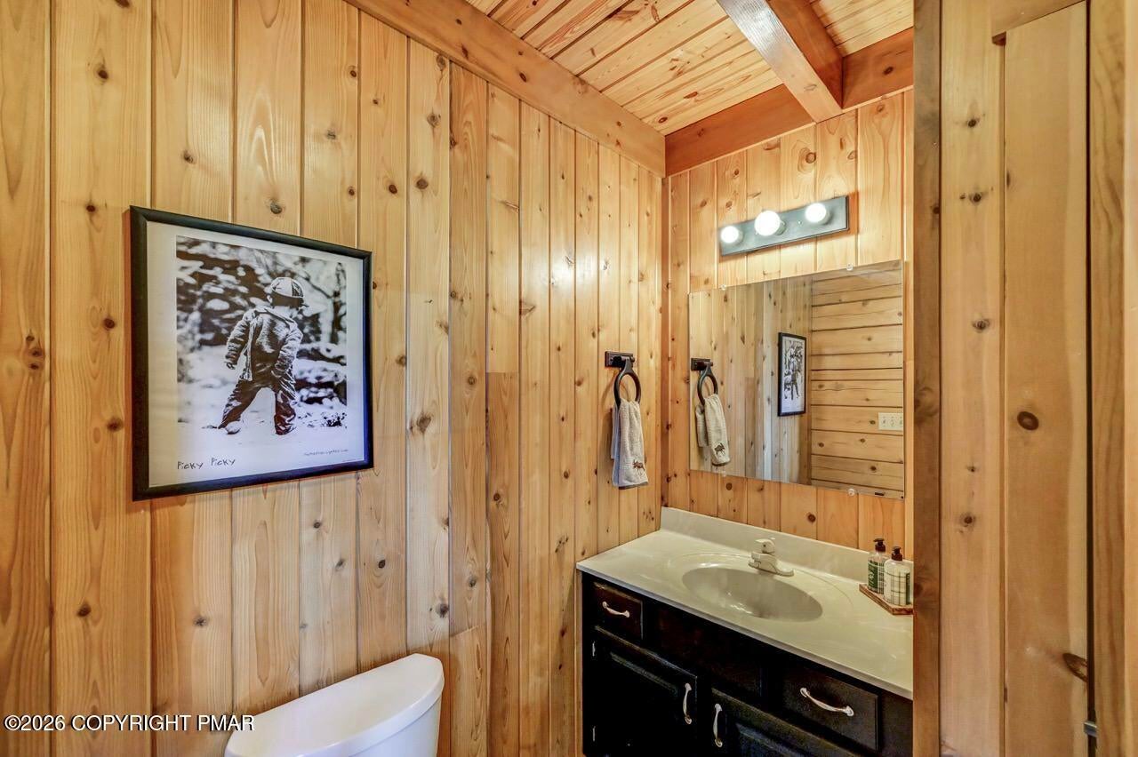 Albrightsville, Pennsylvania, 18210, United States, 5 Bedrooms Bedrooms, ,4 BathroomsBathrooms,Residential,Active,2043121