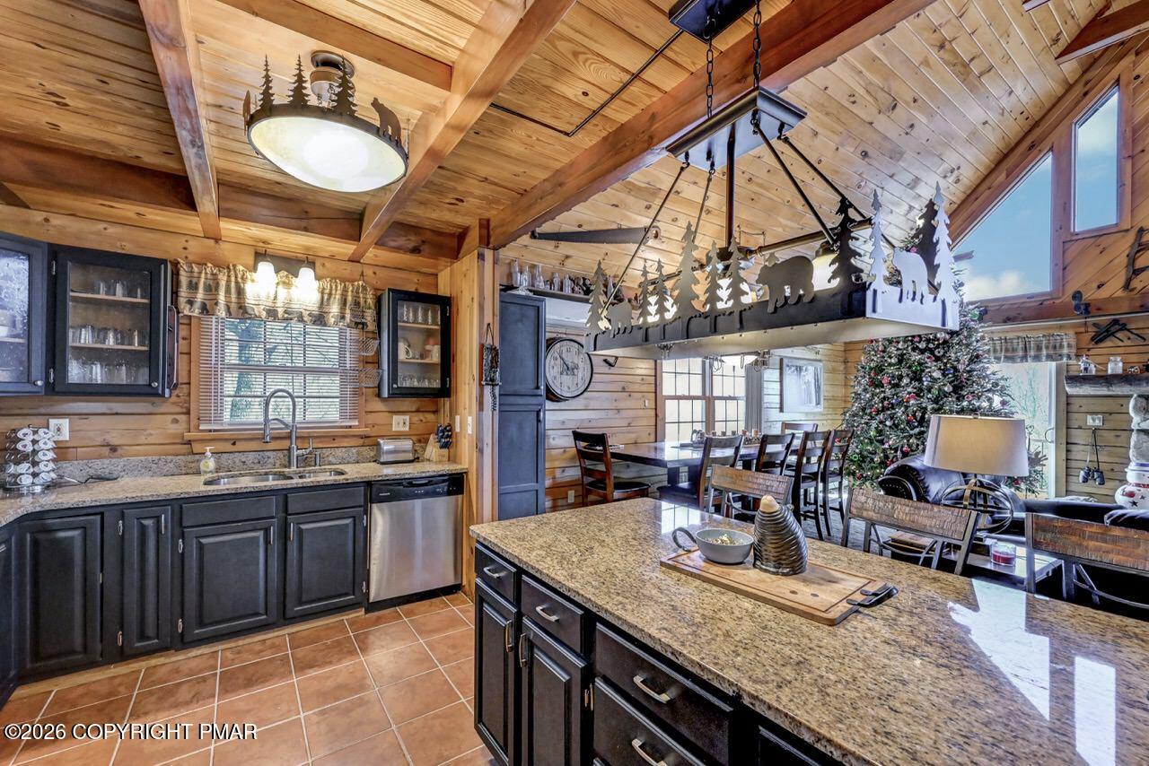 Albrightsville, Pennsylvania, 18210, United States, 5 Bedrooms Bedrooms, ,4 BathroomsBathrooms,Residential,Active,2043121