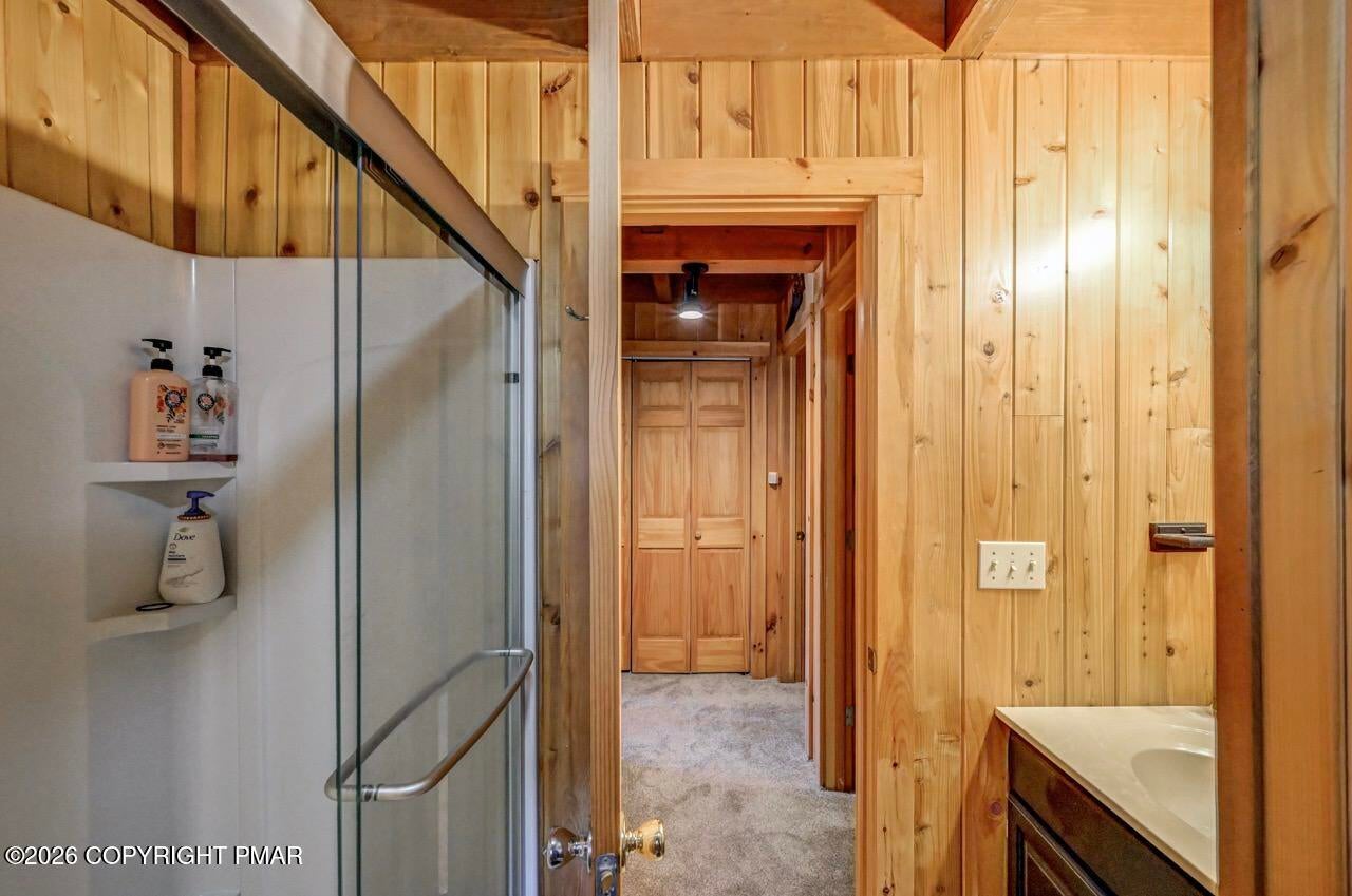 Albrightsville, Pennsylvania, 18210, United States, 5 Bedrooms Bedrooms, ,4 BathroomsBathrooms,Residential,Active,2043121