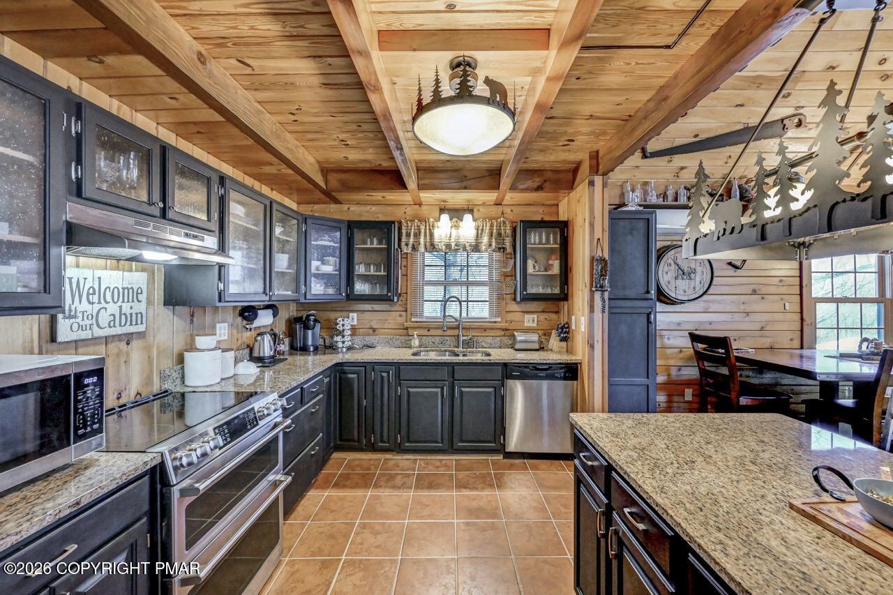 Albrightsville, Pennsylvania, 18210, United States, 5 Bedrooms Bedrooms, ,4 BathroomsBathrooms,Residential,Active,2043121