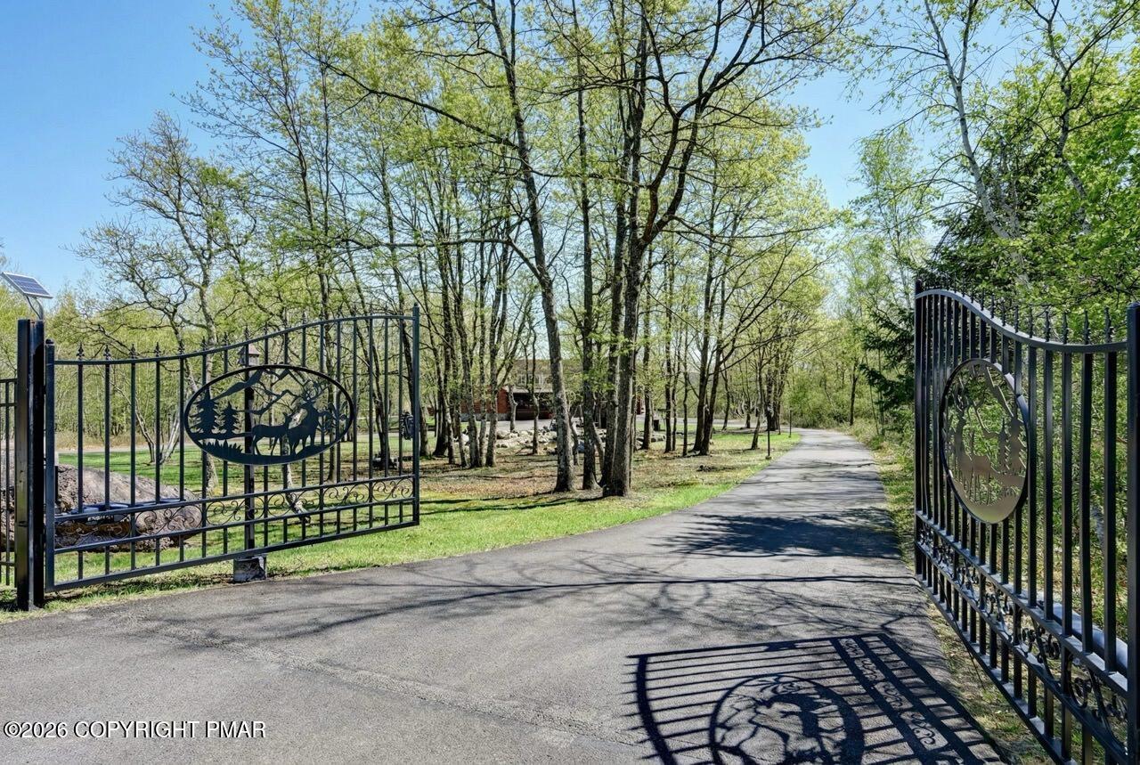 Albrightsville, Pennsylvania, 18210, United States, 5 Bedrooms Bedrooms, ,4 BathroomsBathrooms,Residential,Active,2043121