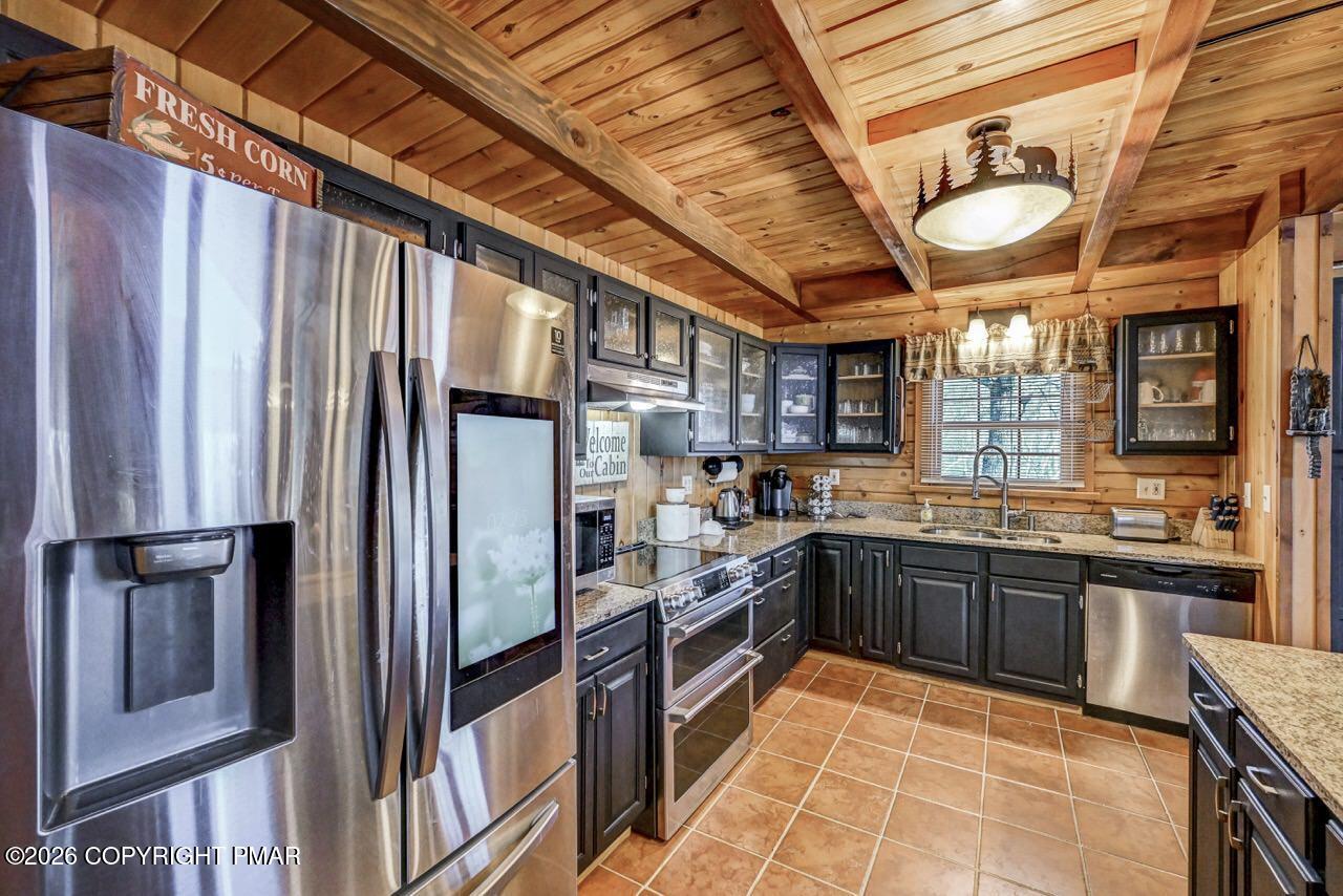 Albrightsville, Pennsylvania, 18210, United States, 5 Bedrooms Bedrooms, ,4 BathroomsBathrooms,Residential,Active,2043121