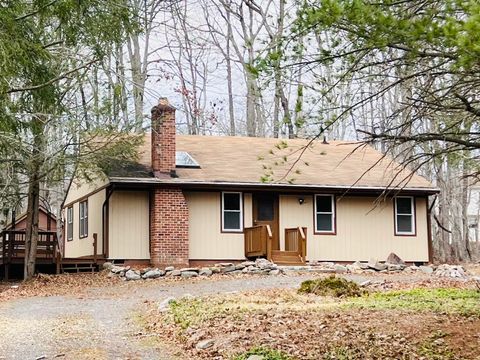 1122 Seven Nations Lane Tobyhanna PA 18466