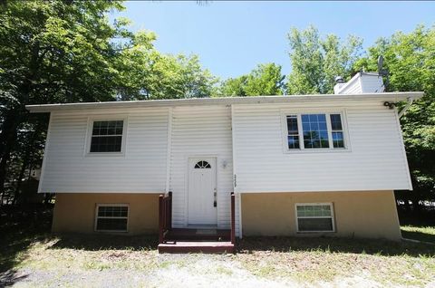 3076 Briarwood Drive Coolbaugh Township PA 18466