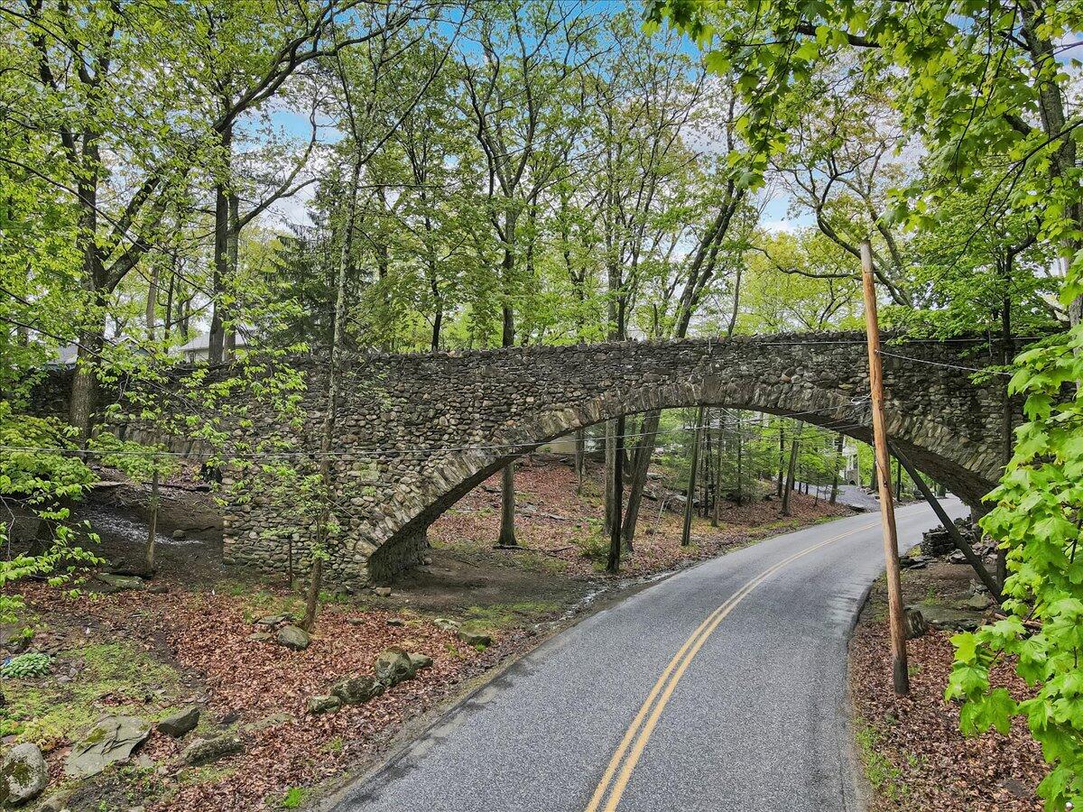 2196 Oak Hill Drive, Buck Hill Falls, Pennsylvania image 46