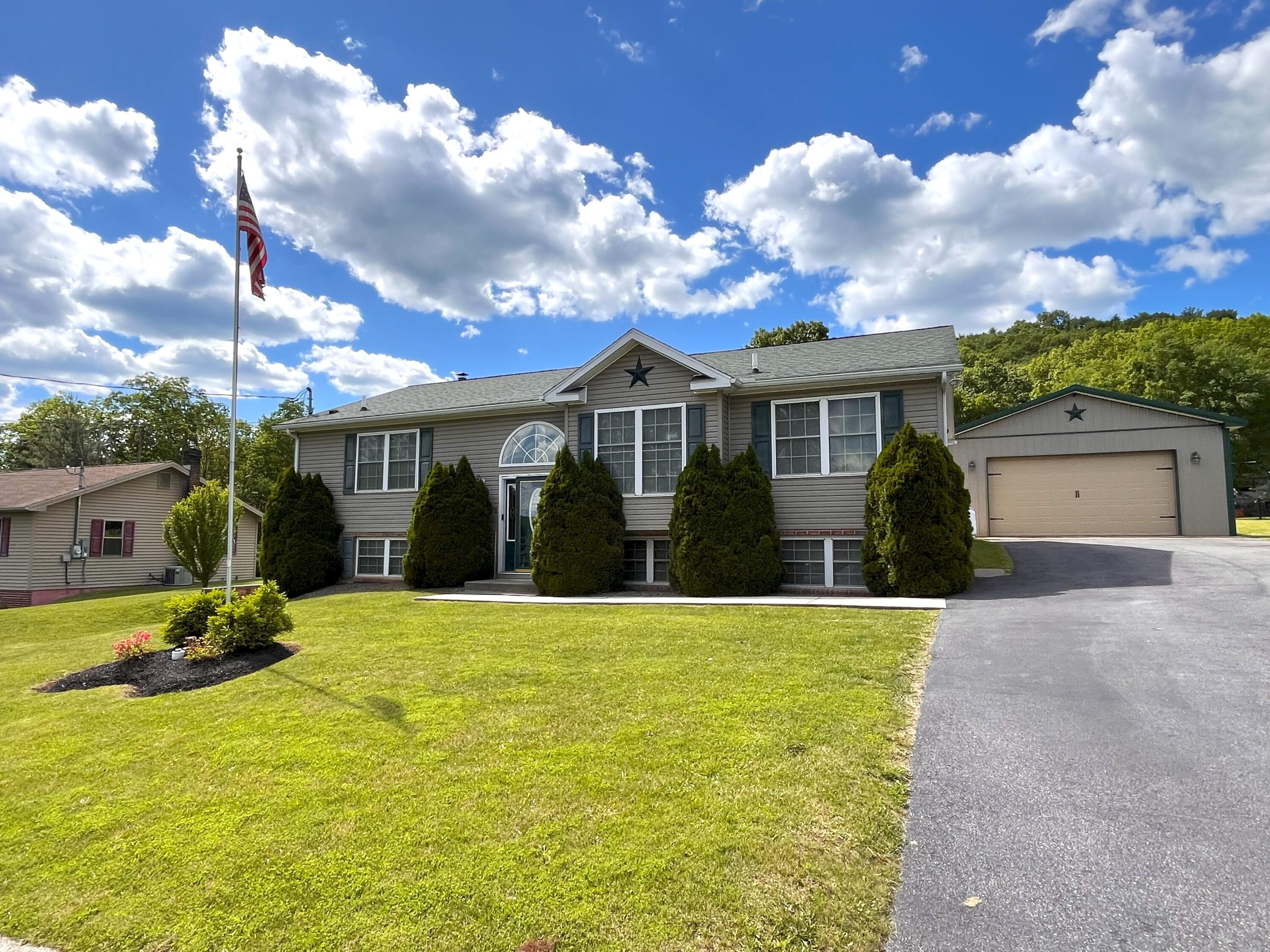 58 Woodlawn Drive, Lehighton, Pennsylvania image 1