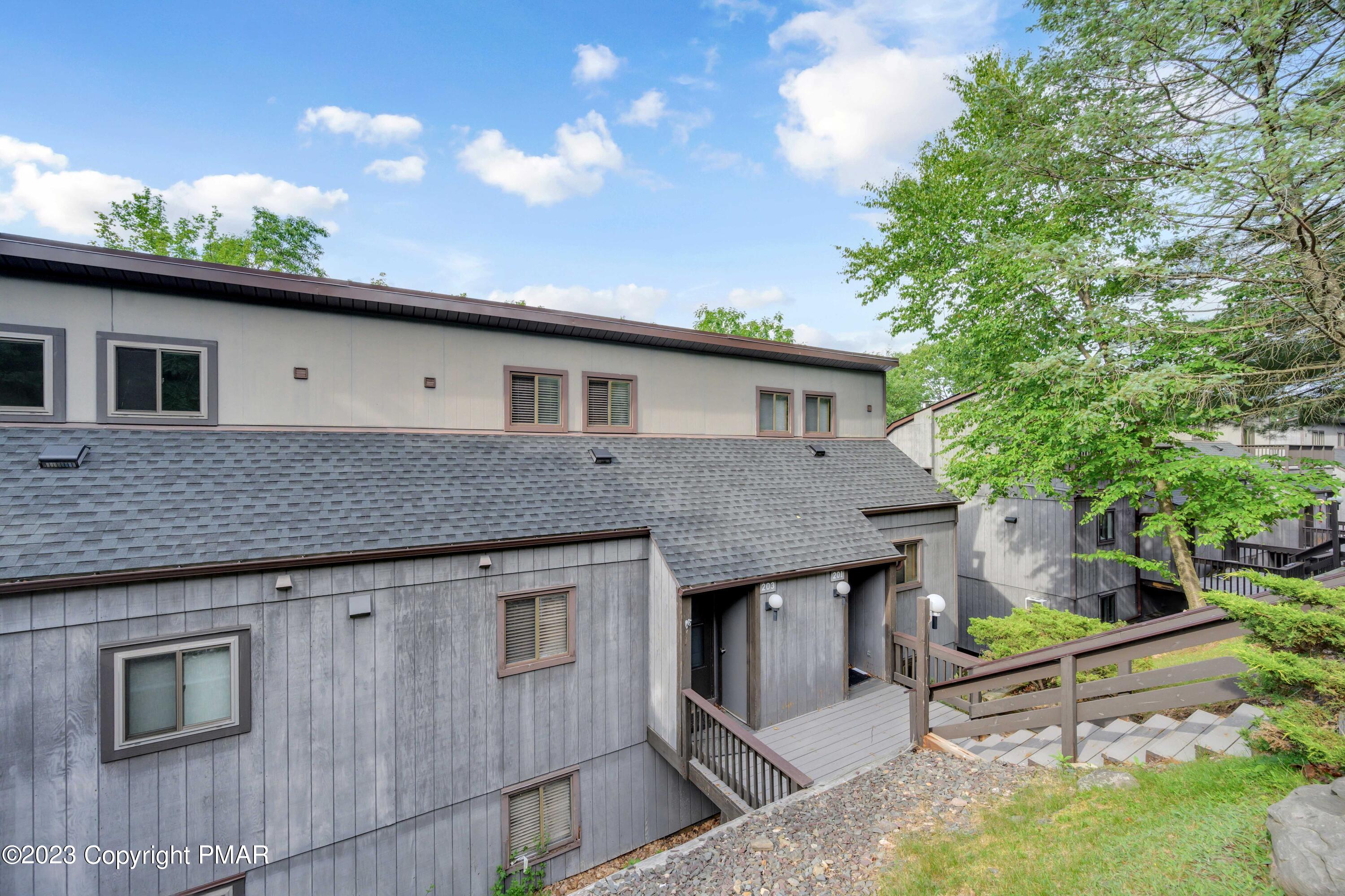 203 Sunbird Way, Tannersville, Pennsylvania image 1