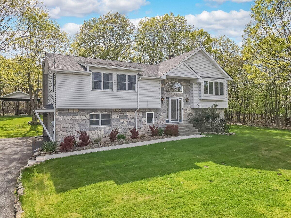 2111 Cheyenne Drive, Blakeslee, Pennsylvania image 2