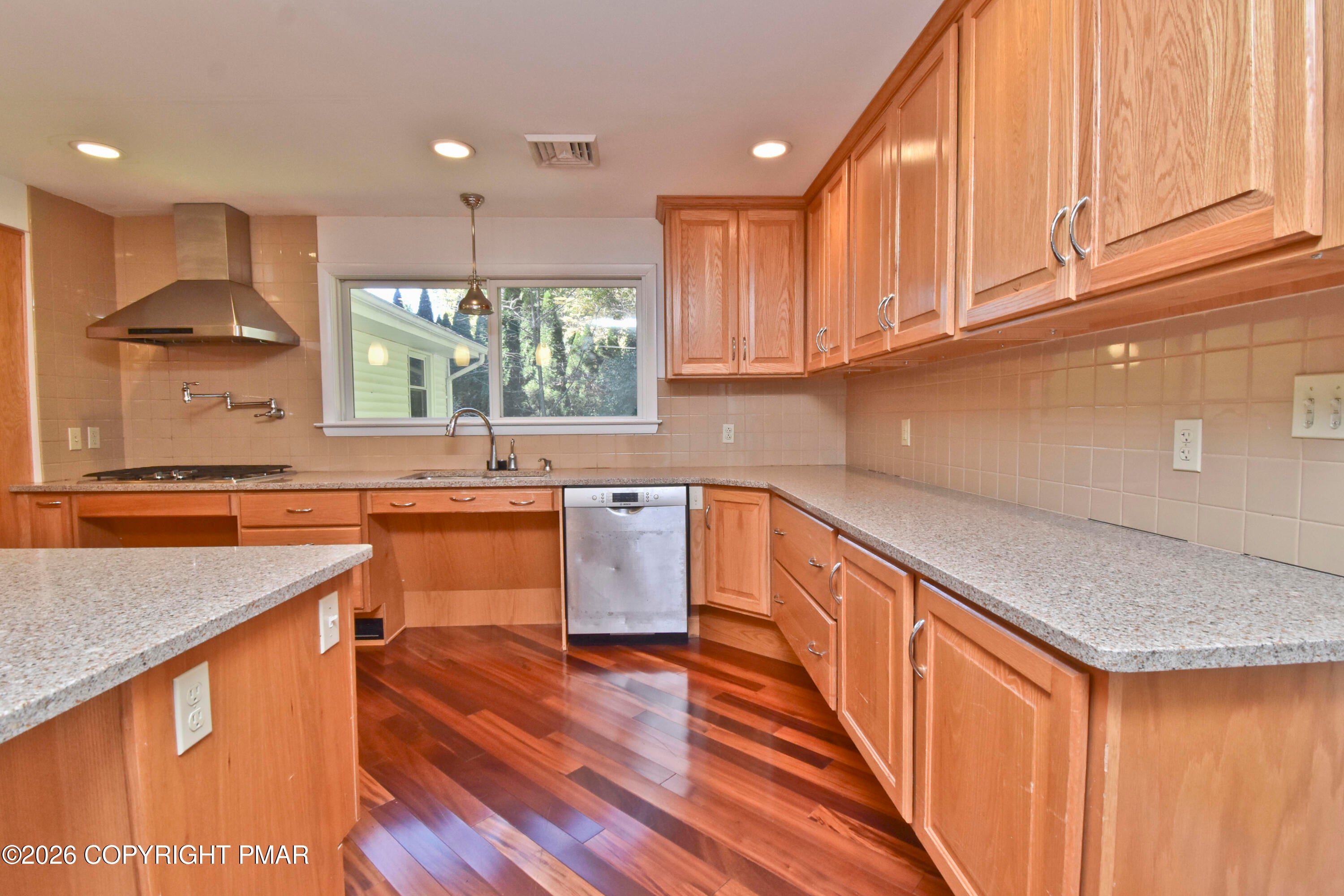 2121 White Oaks Terrace