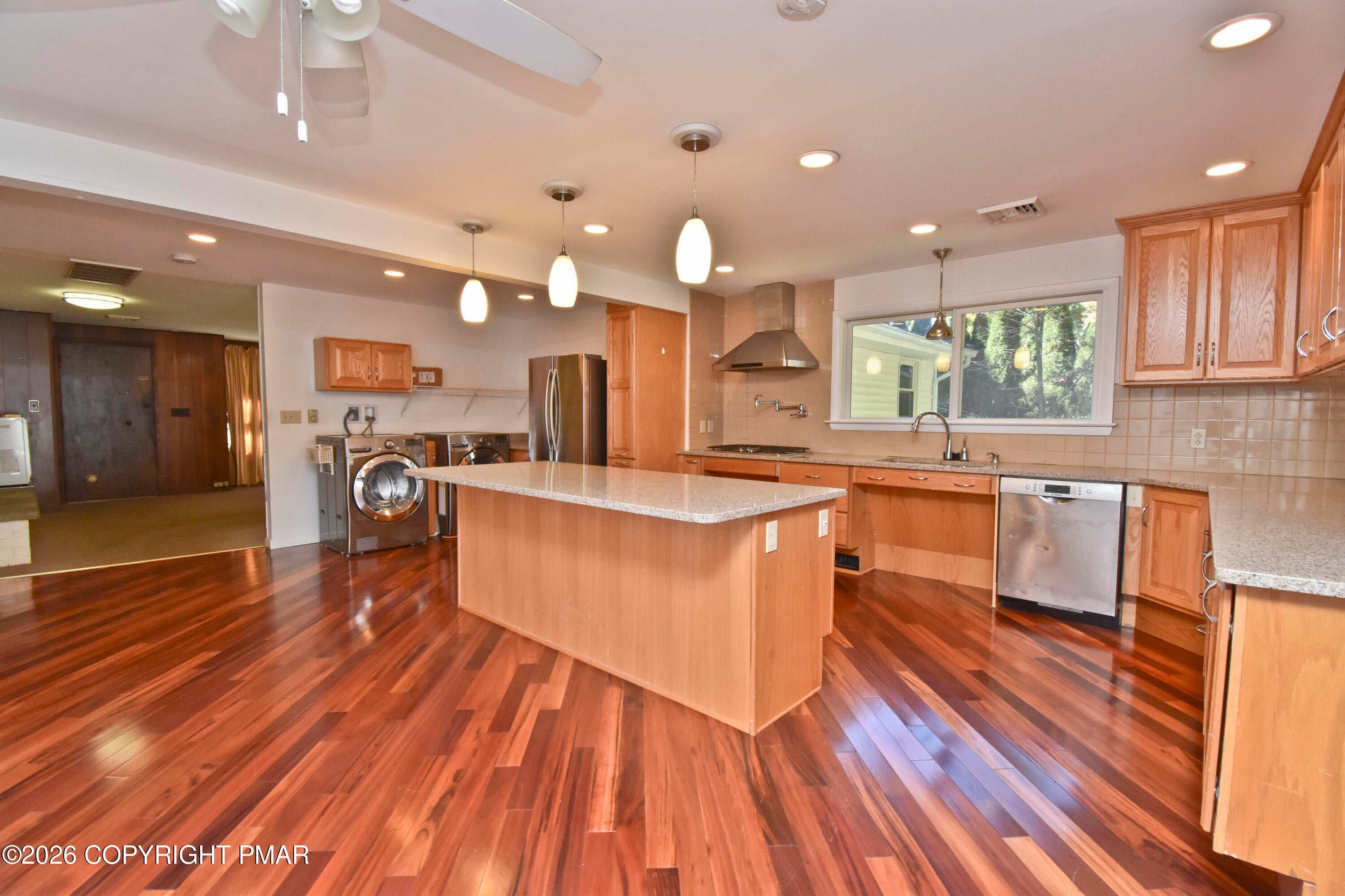 2121 White Oaks Terrace