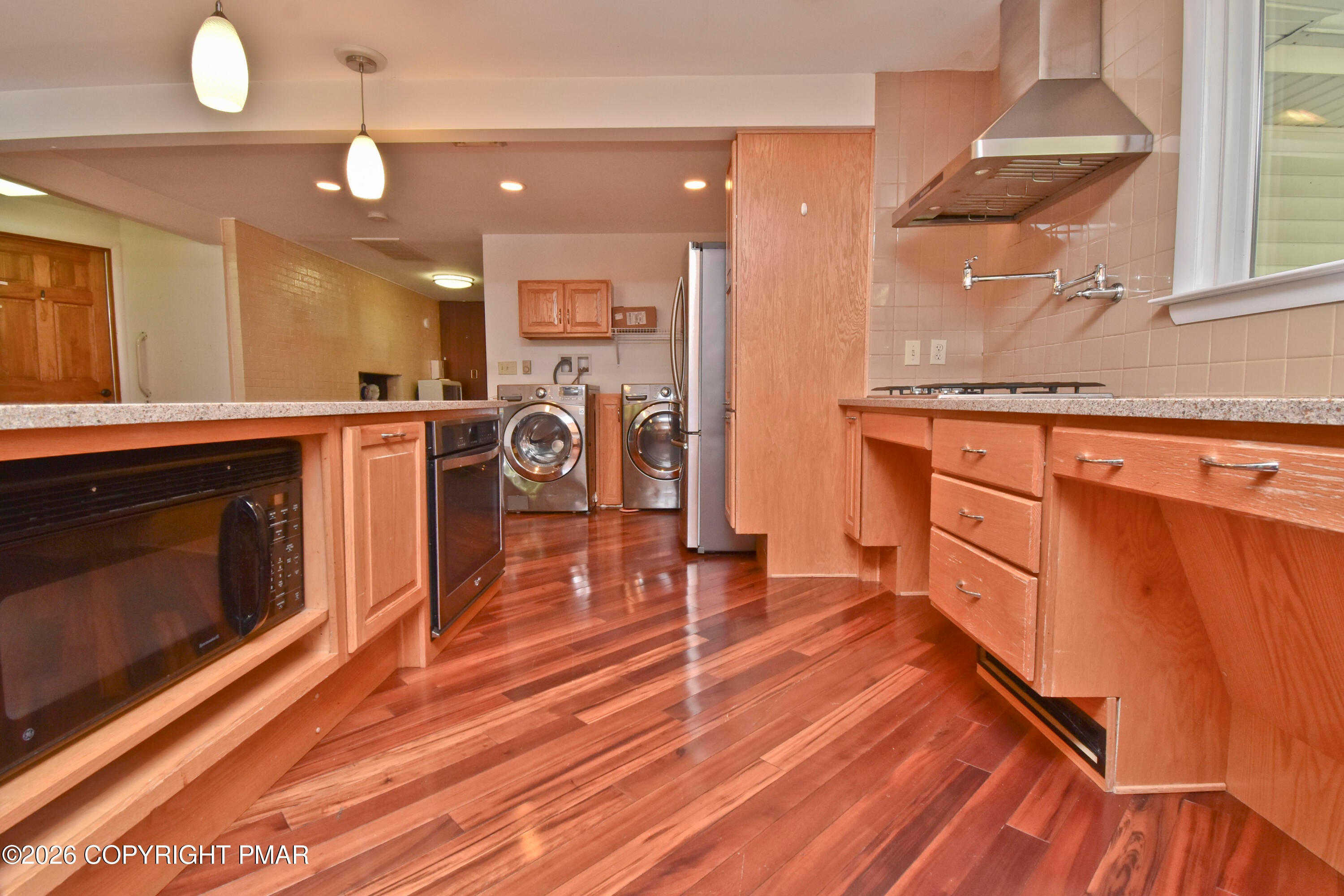 2121 White Oaks Terrace