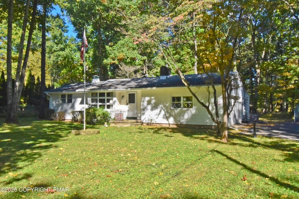 2121 WHITE OAKS TER, STROUDSBURG, PA 18360 - Image c3b242bb624d47ea52f60cfe9d70d5e5/842643064
