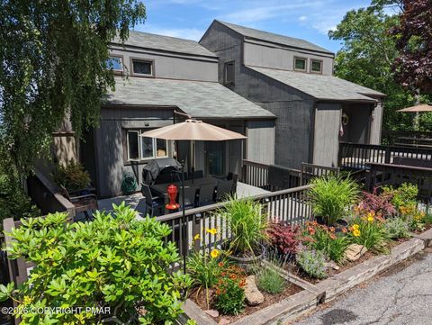 Townhouse For Sale - 276 Overlook Way<br/> Tannersville, PA 18372