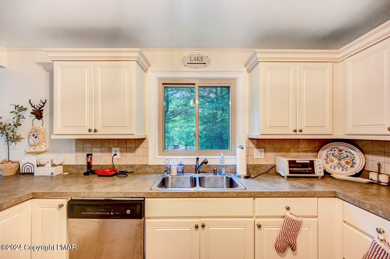 1233 Clear Pond Road, Pocono Pines, Pennsylvania image 17