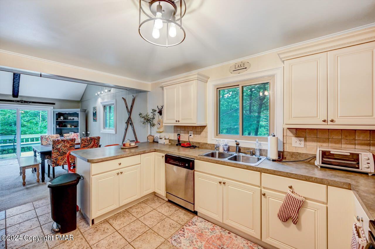 1233 Clear Pond Road, Pocono Pines, Pennsylvania image 16