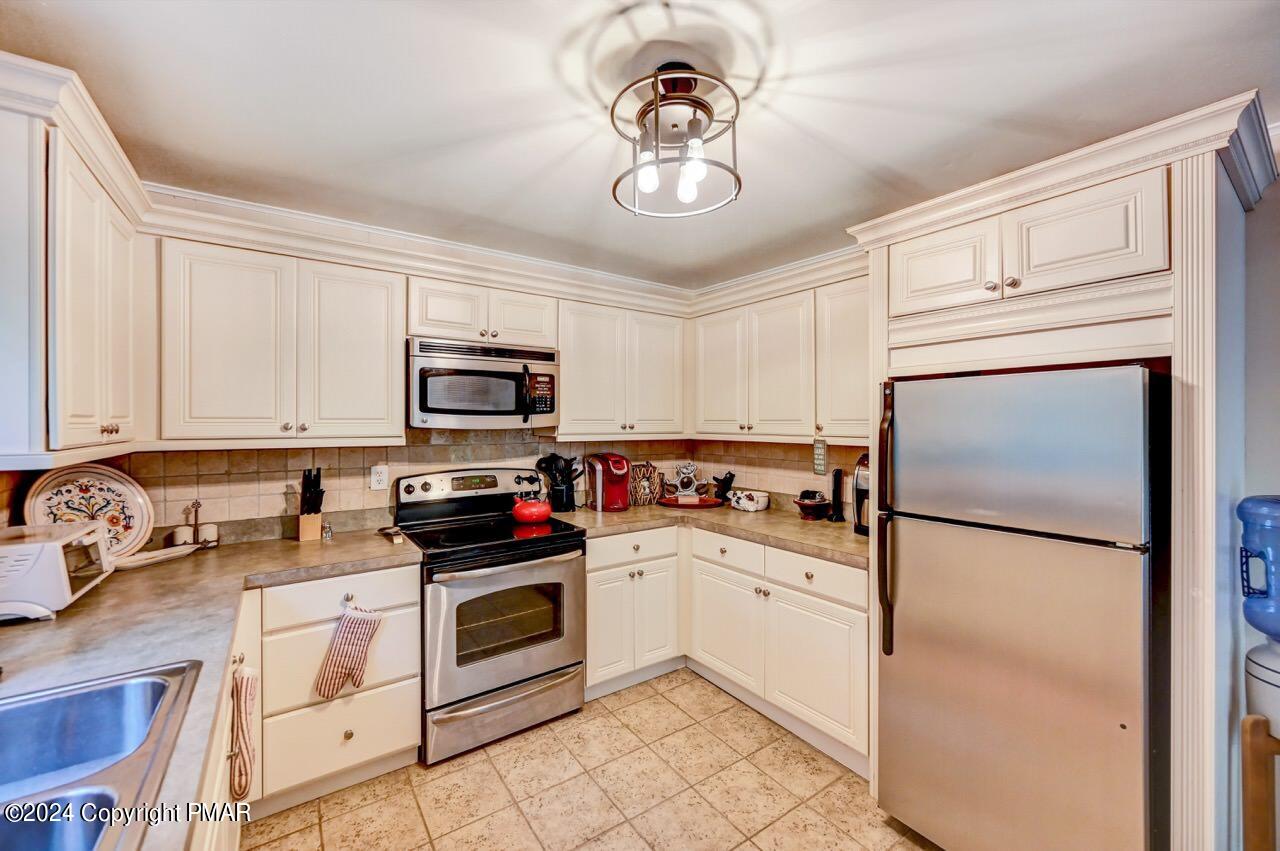 1233 Clear Pond Road, Pocono Pines, Pennsylvania image 20