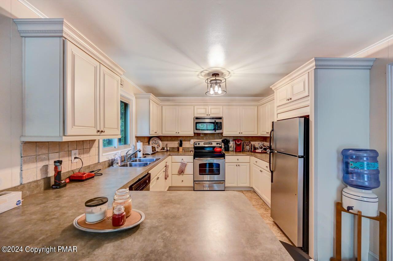 1233 Clear Pond Road, Pocono Pines, Pennsylvania image 14
