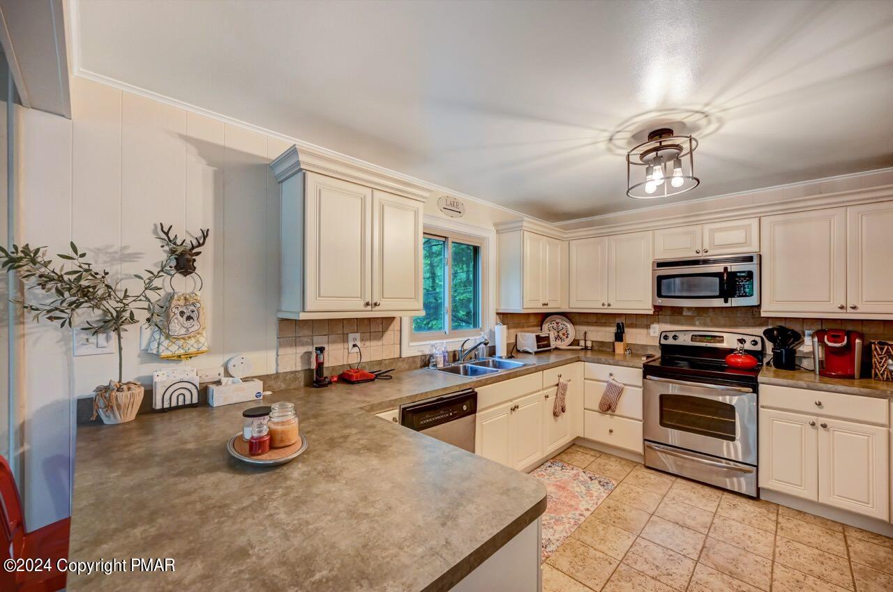 1233 Clear Pond Road, Pocono Pines, Pennsylvania image 15