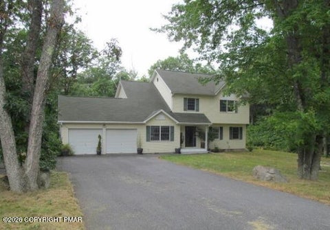 Homes For Sale - 121 Crown Point Drive<br/> Monroe County, East Stroudsburg, PA 18302