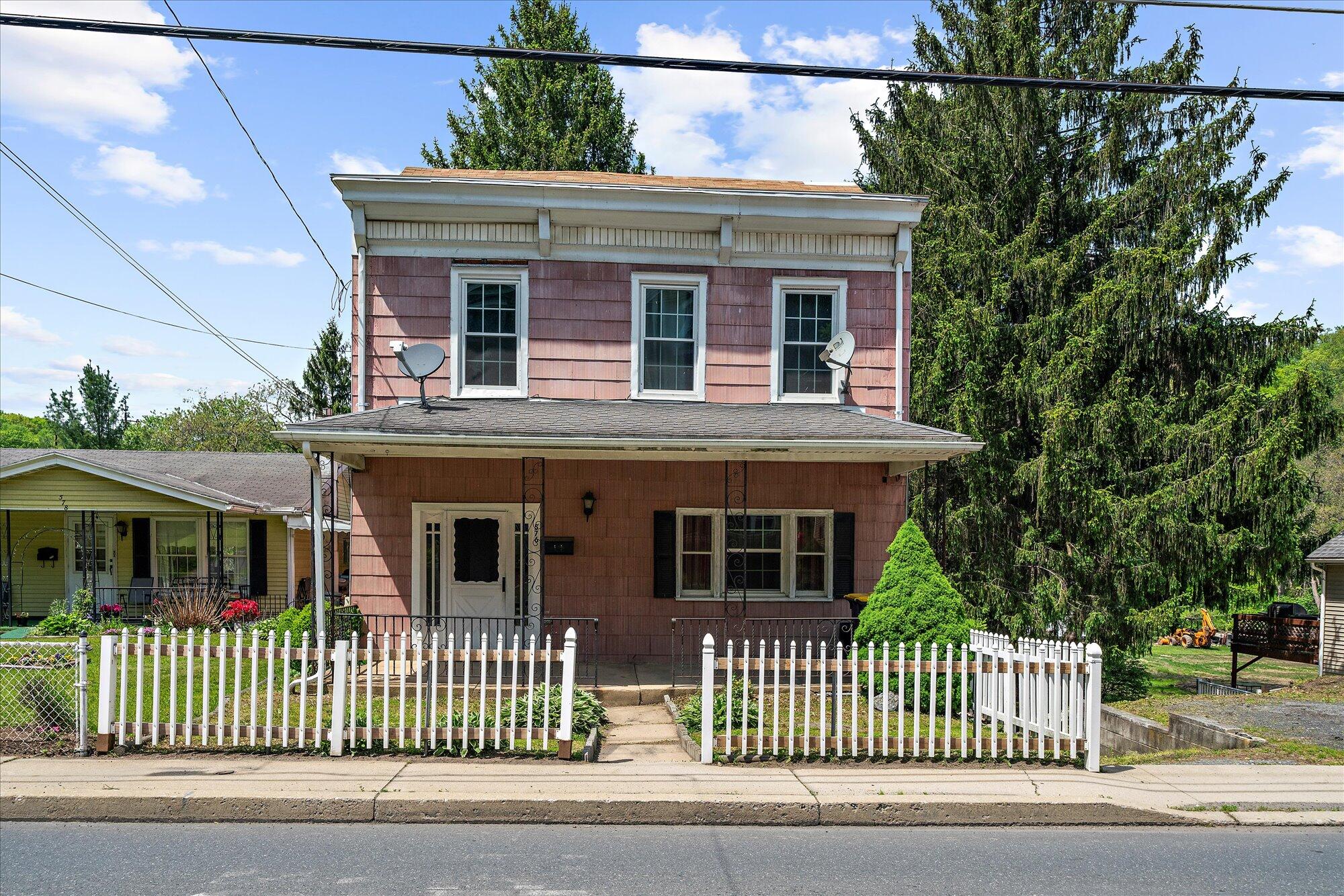 576 Peacock Street, Pottsville, Pennsylvania image 2