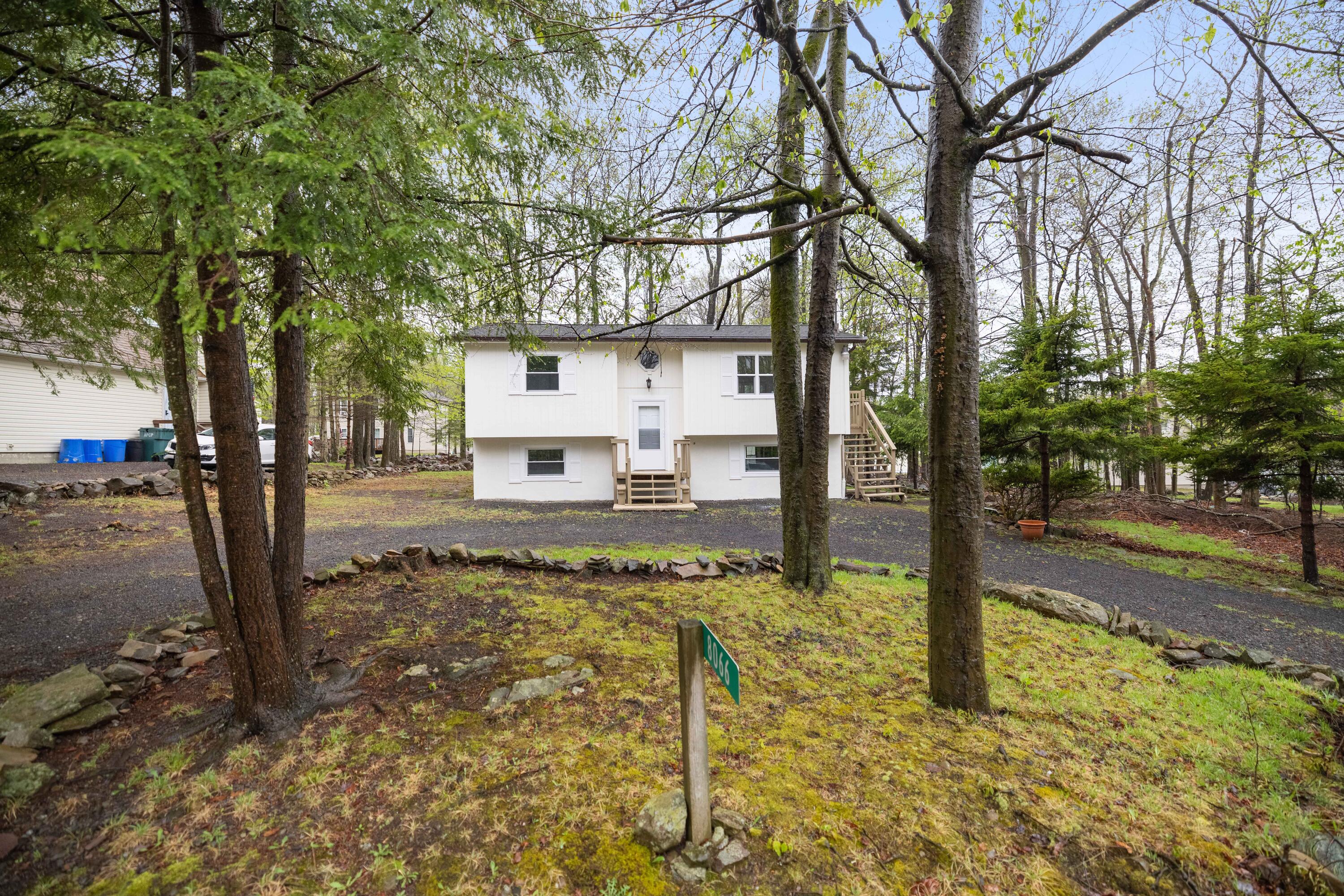 8066 Red Squirrel Drive, Tobyhanna, Pennsylvania image 2