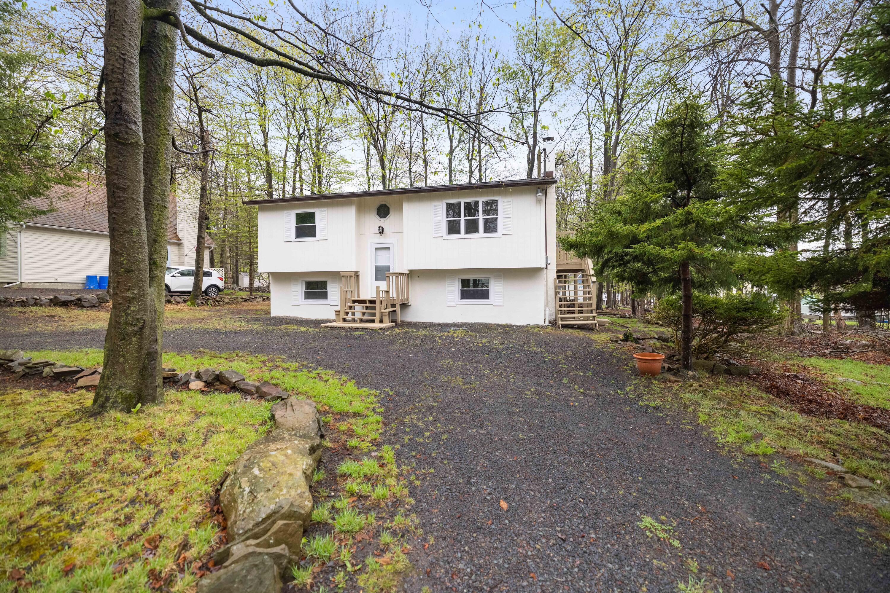 8066 Red Squirrel Drive, Tobyhanna, Pennsylvania image 3