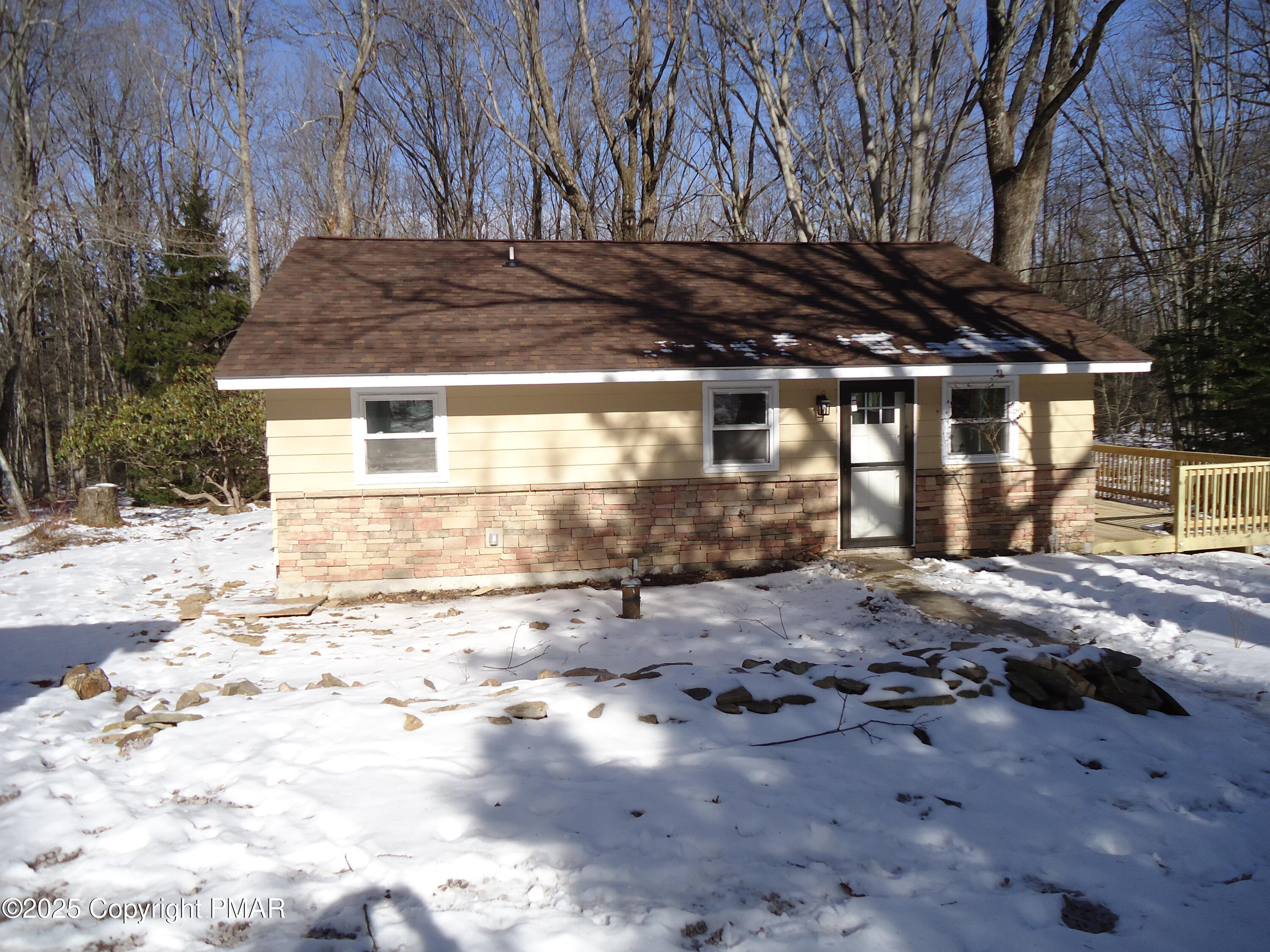 288 Stillwater Drive, Pocono Summit, Pennsylvania image 1