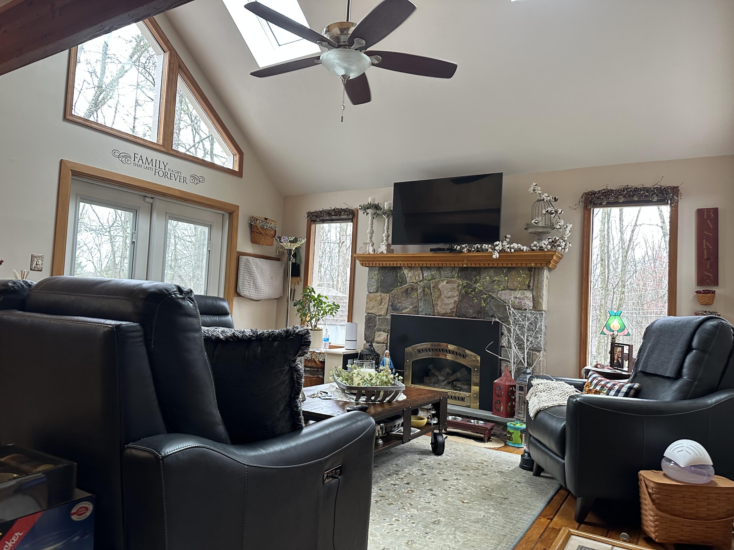 126 Sunrise Loop, Henryville, Pennsylvania image 6
