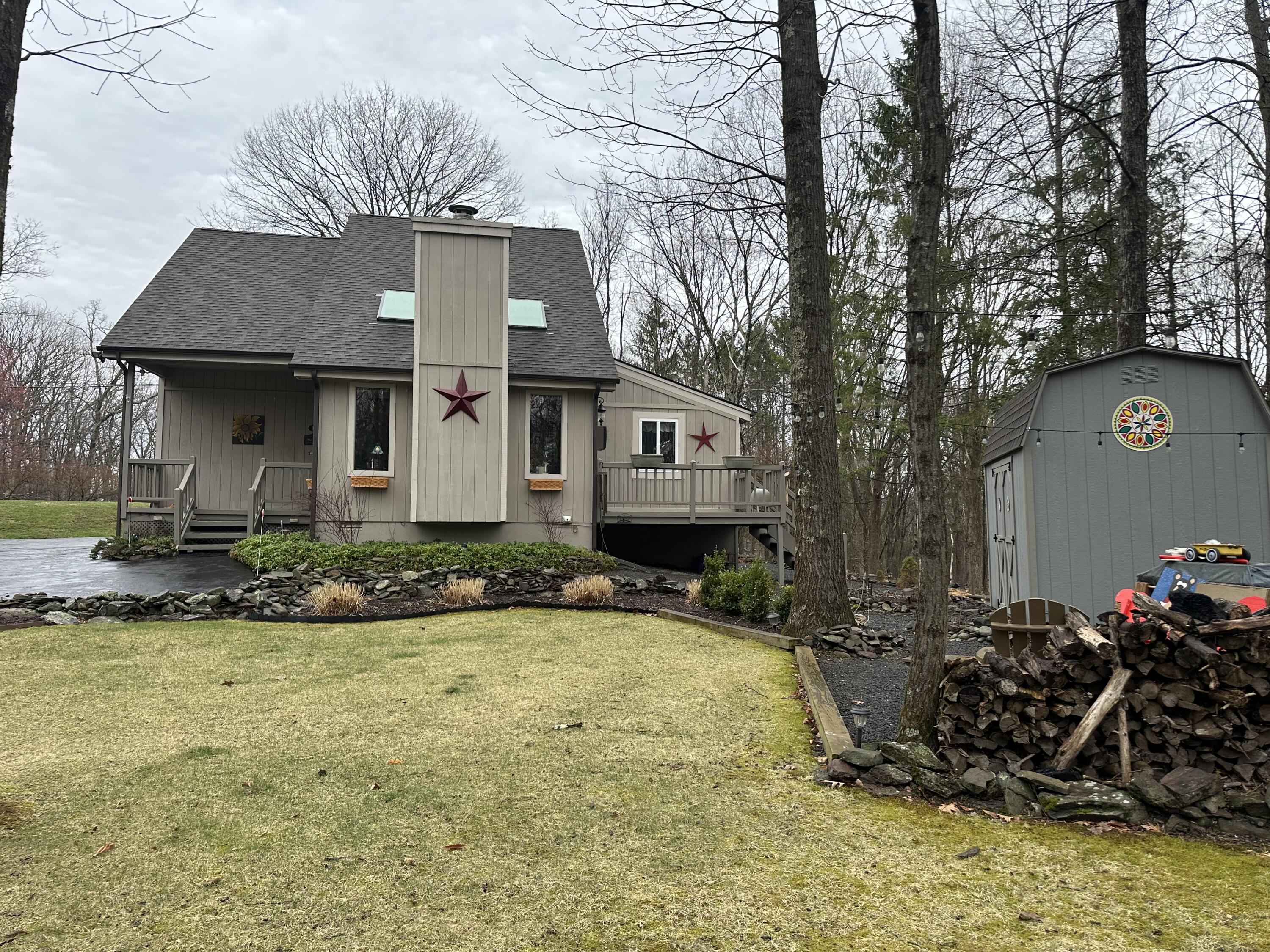 126 Sunrise Loop, Henryville, Pennsylvania image 1