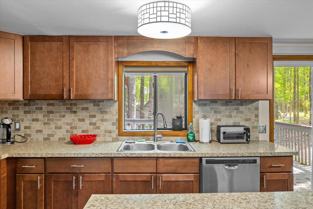 206 Maxatawny Drive, Pocono Lake, Pennsylvania image 8