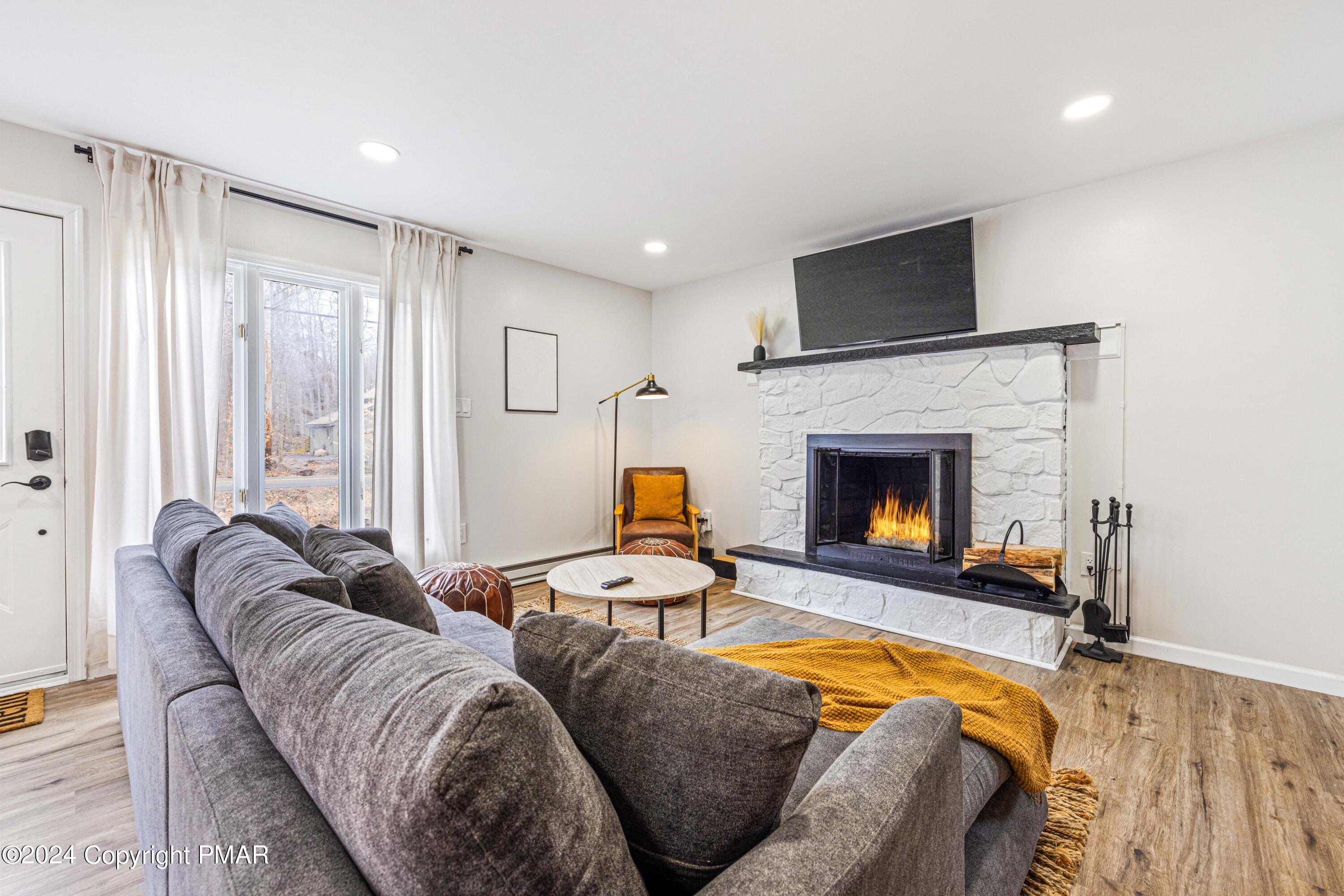 130 Sweet Briar Road, Pocono Pines, Pennsylvania image 2