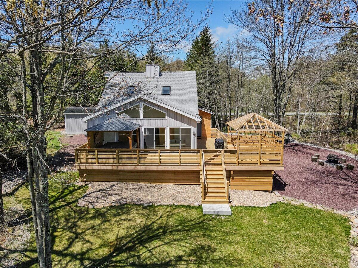 136 Tumbleweed Drive, Long Pond, Pennsylvania image 2