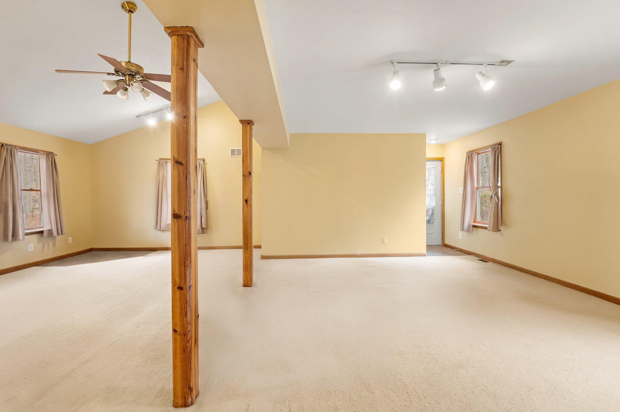 1003 Cheroquee Terrace, Lake Ariel, Pennsylvania image 36
