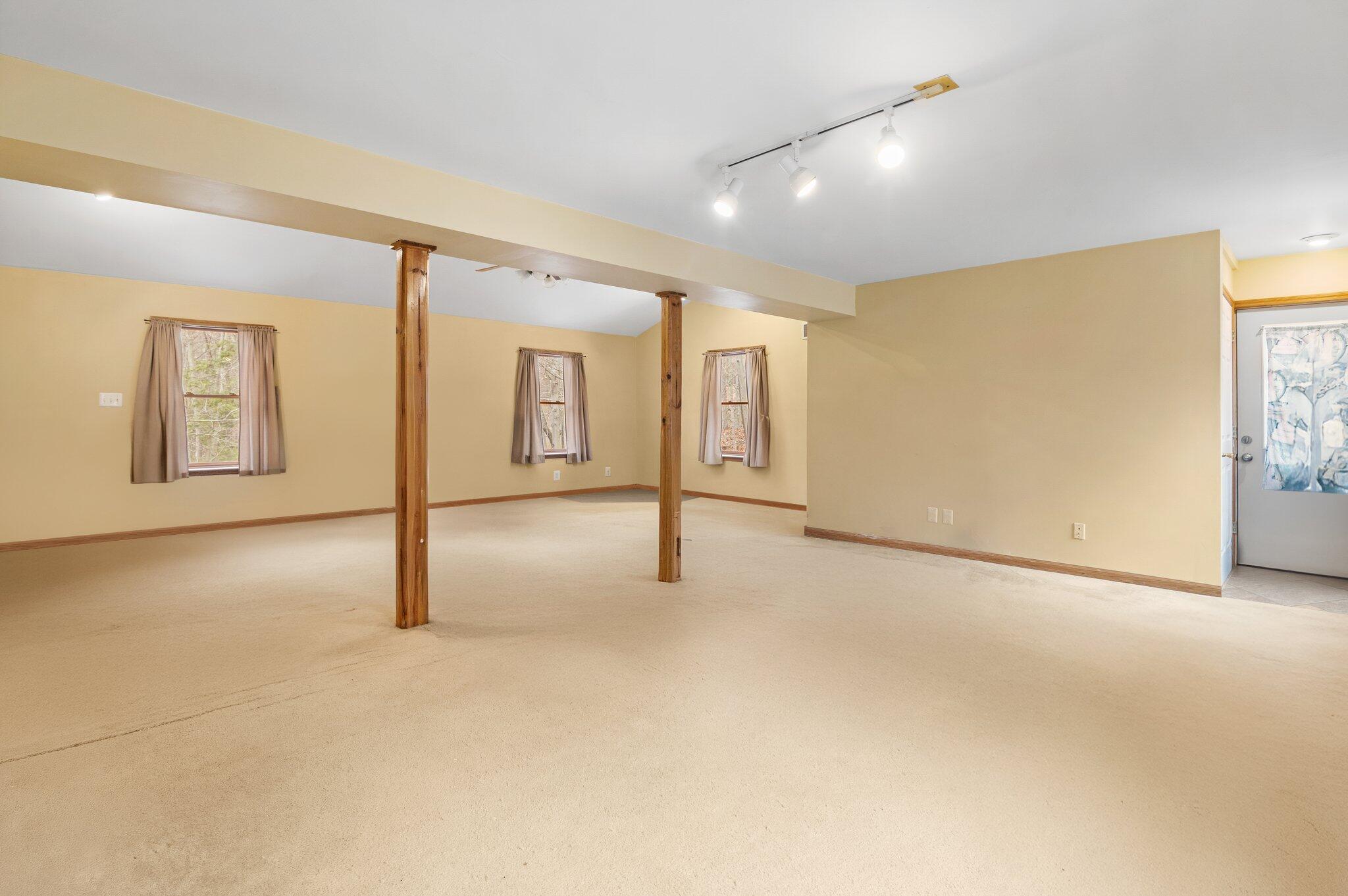 1003 Cheroquee Terrace, Lake Ariel, Pennsylvania image 34