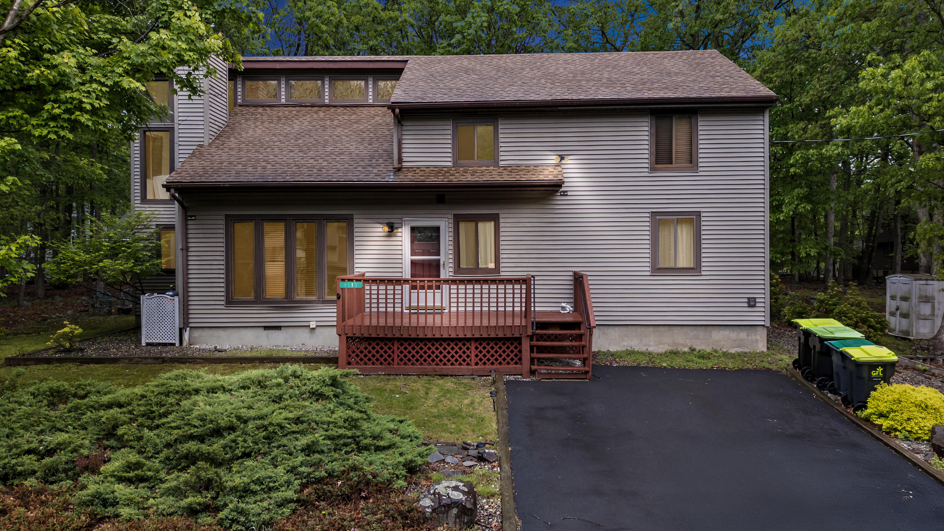 East Stroudsburg, Pennsylvania 18301, United States, 4 Bedrooms Bedrooms, ,2 BathroomsBathrooms,Residential,Active,166387