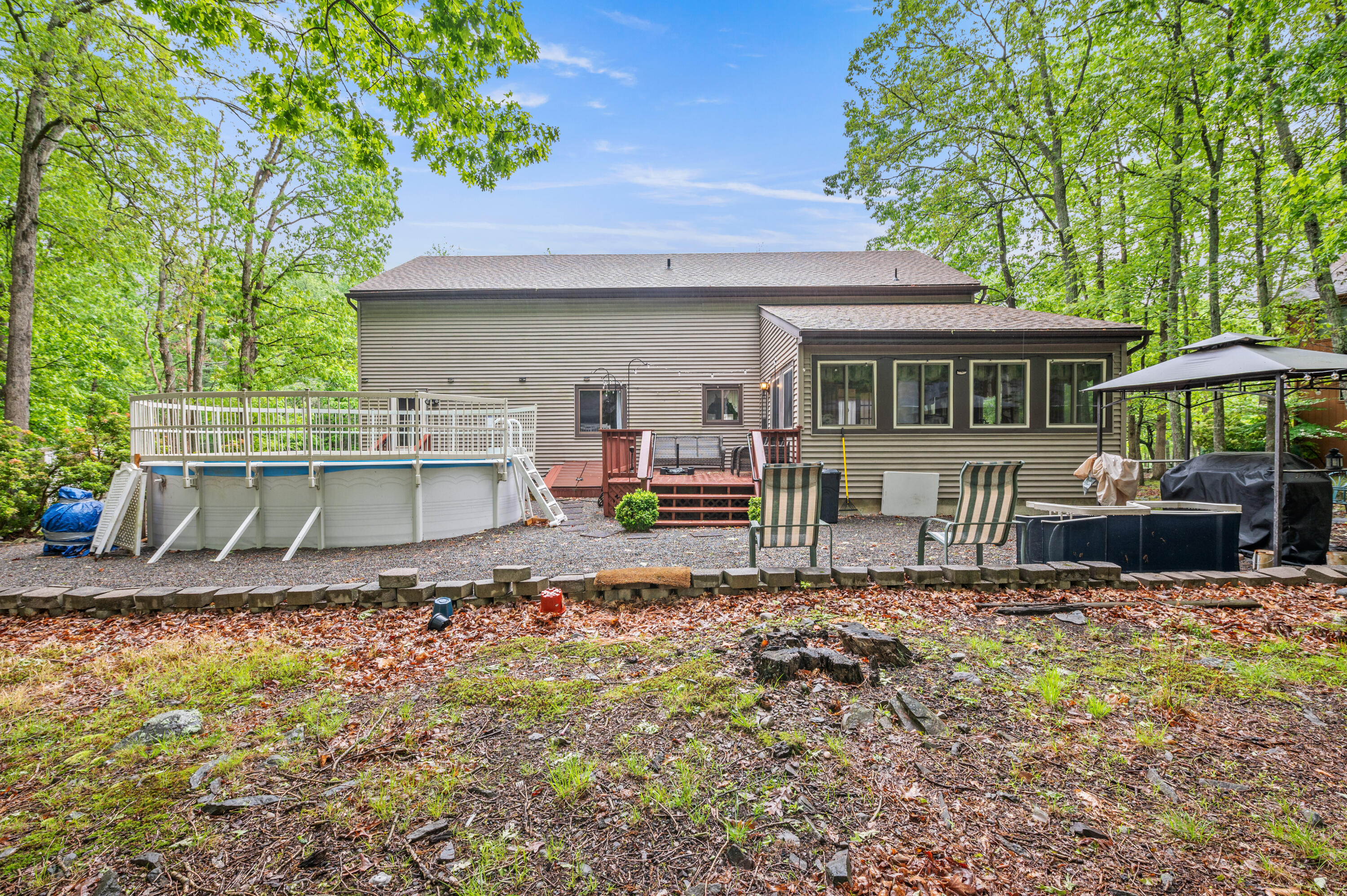 East Stroudsburg, Pennsylvania 18301, United States, 4 Bedrooms Bedrooms, ,2 BathroomsBathrooms,Residential,Active,166387