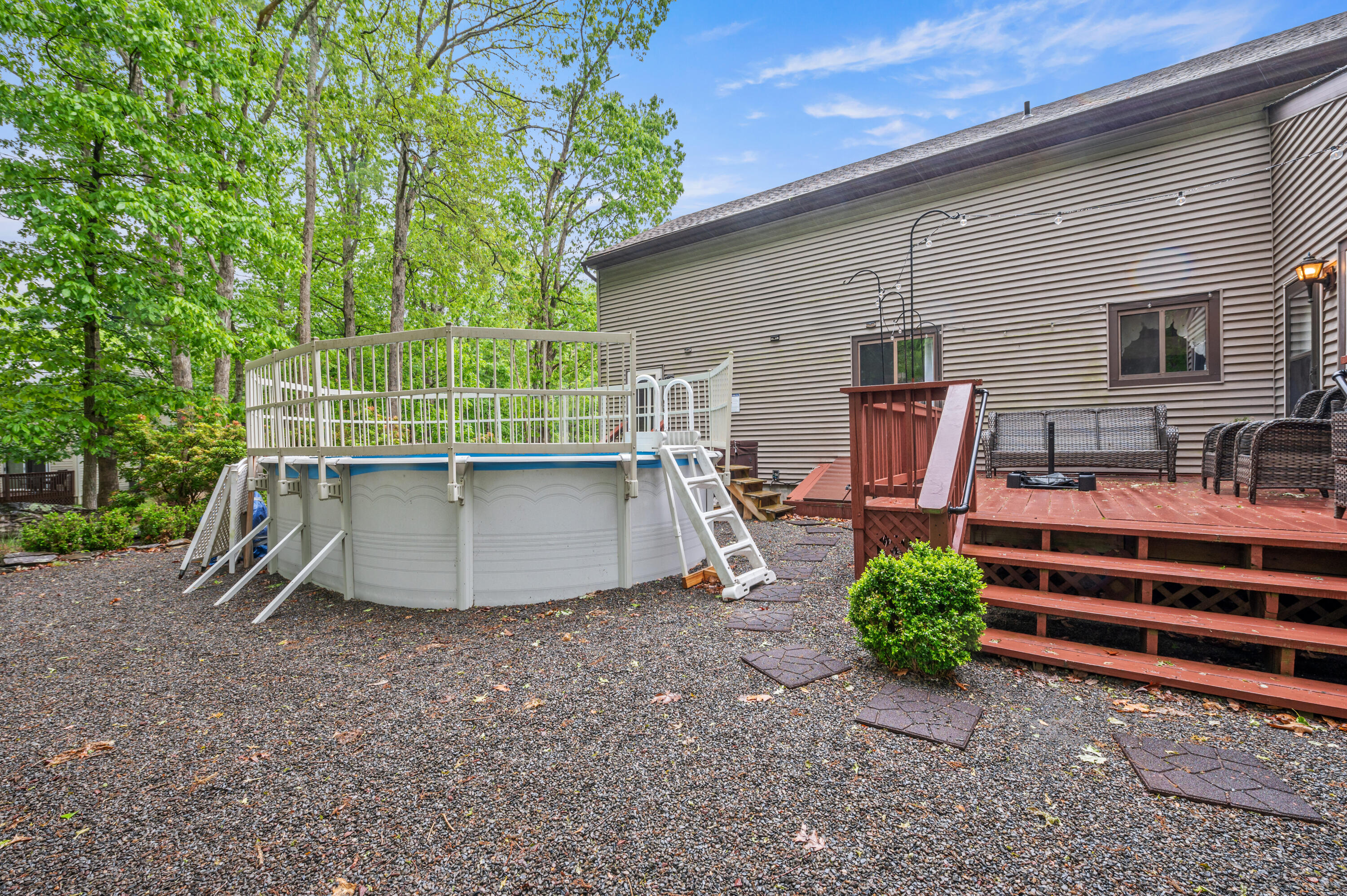 East Stroudsburg, Pennsylvania 18301, United States, 4 Bedrooms Bedrooms, ,2 BathroomsBathrooms,Residential,Active,166387