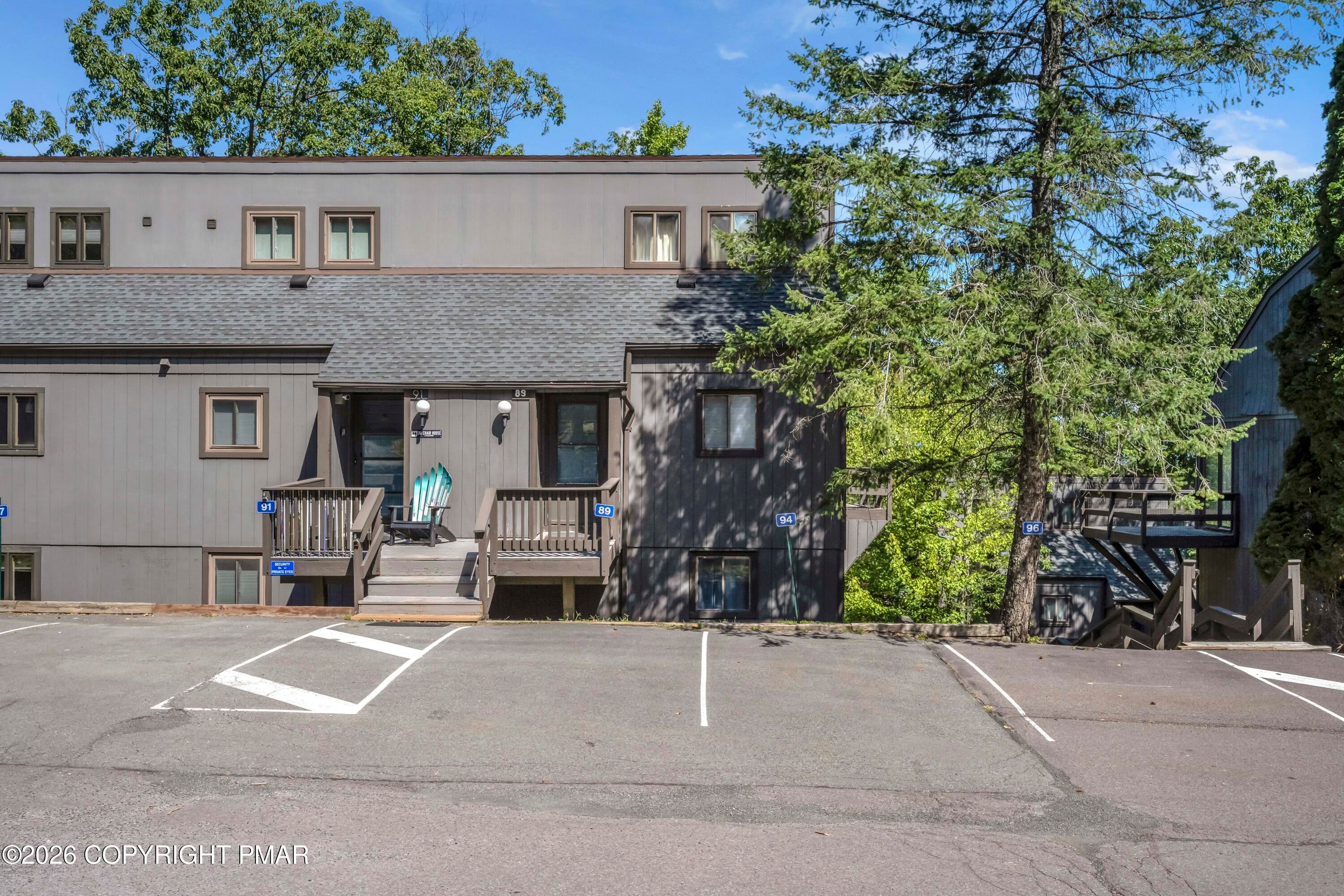 89 Cross Country Lane