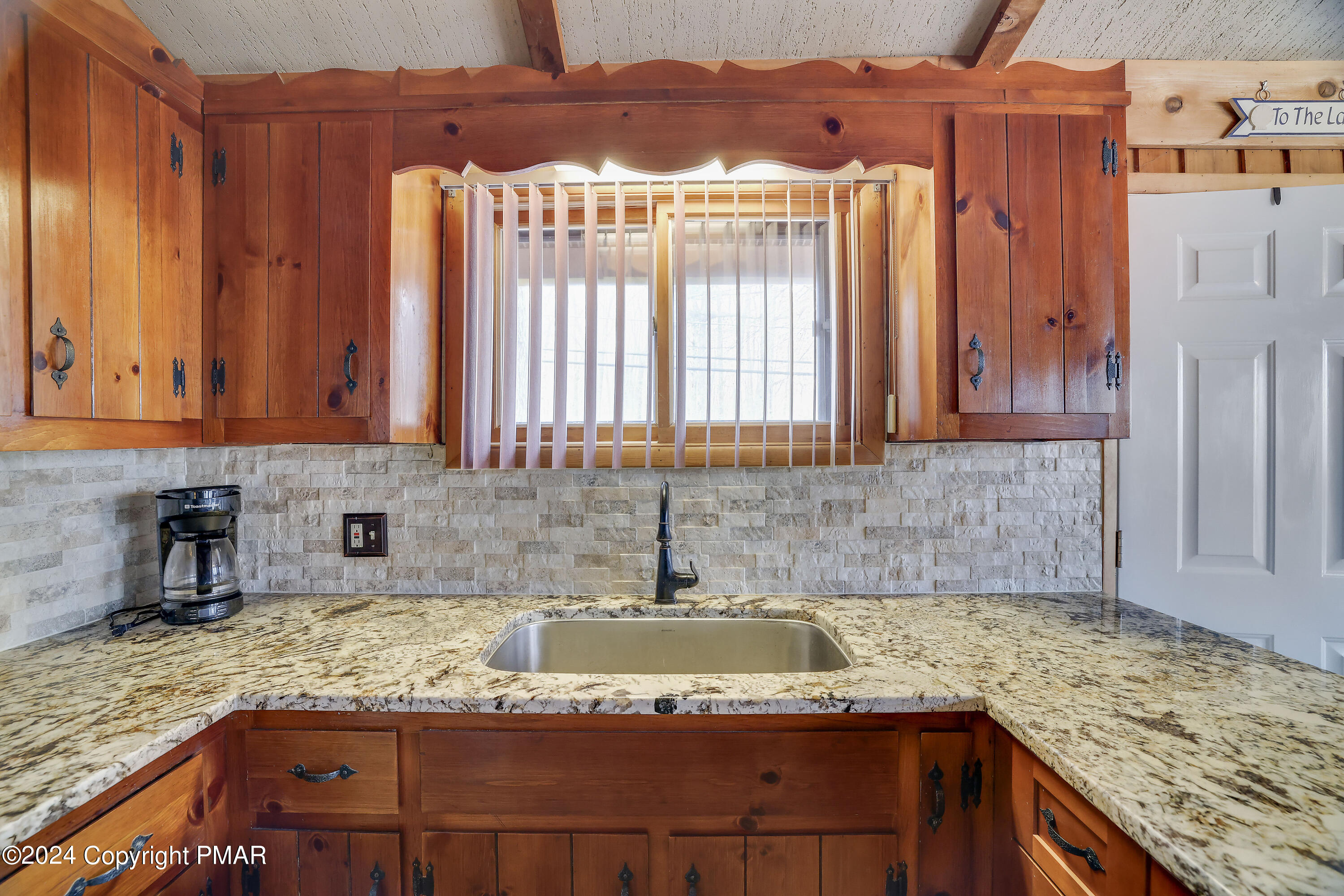 145 Mountain View Drive, Pocono Lake, Pennsylvania image 24