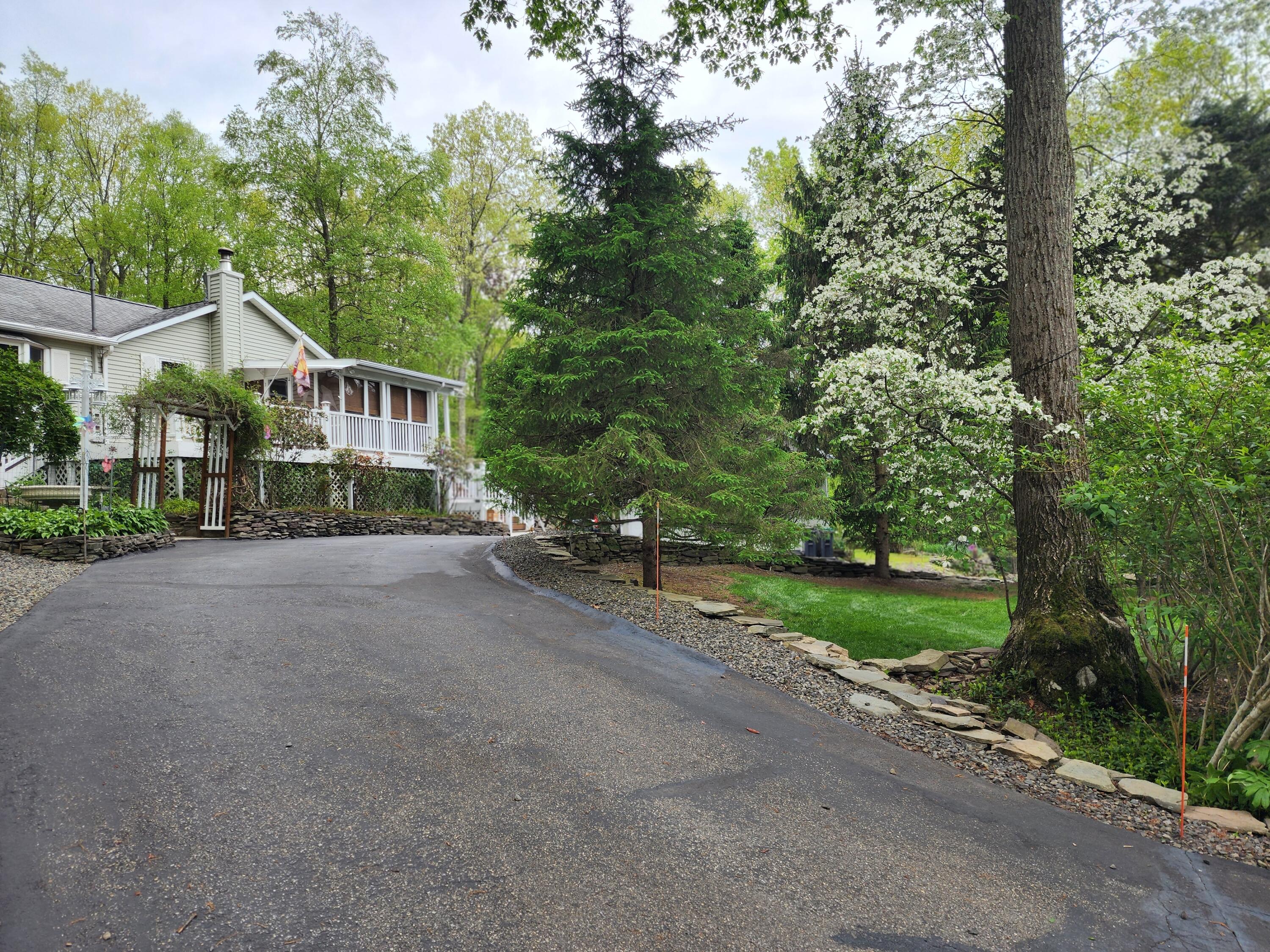301 Estate Drive, East Stroudsburg, Pennsylvania image 2