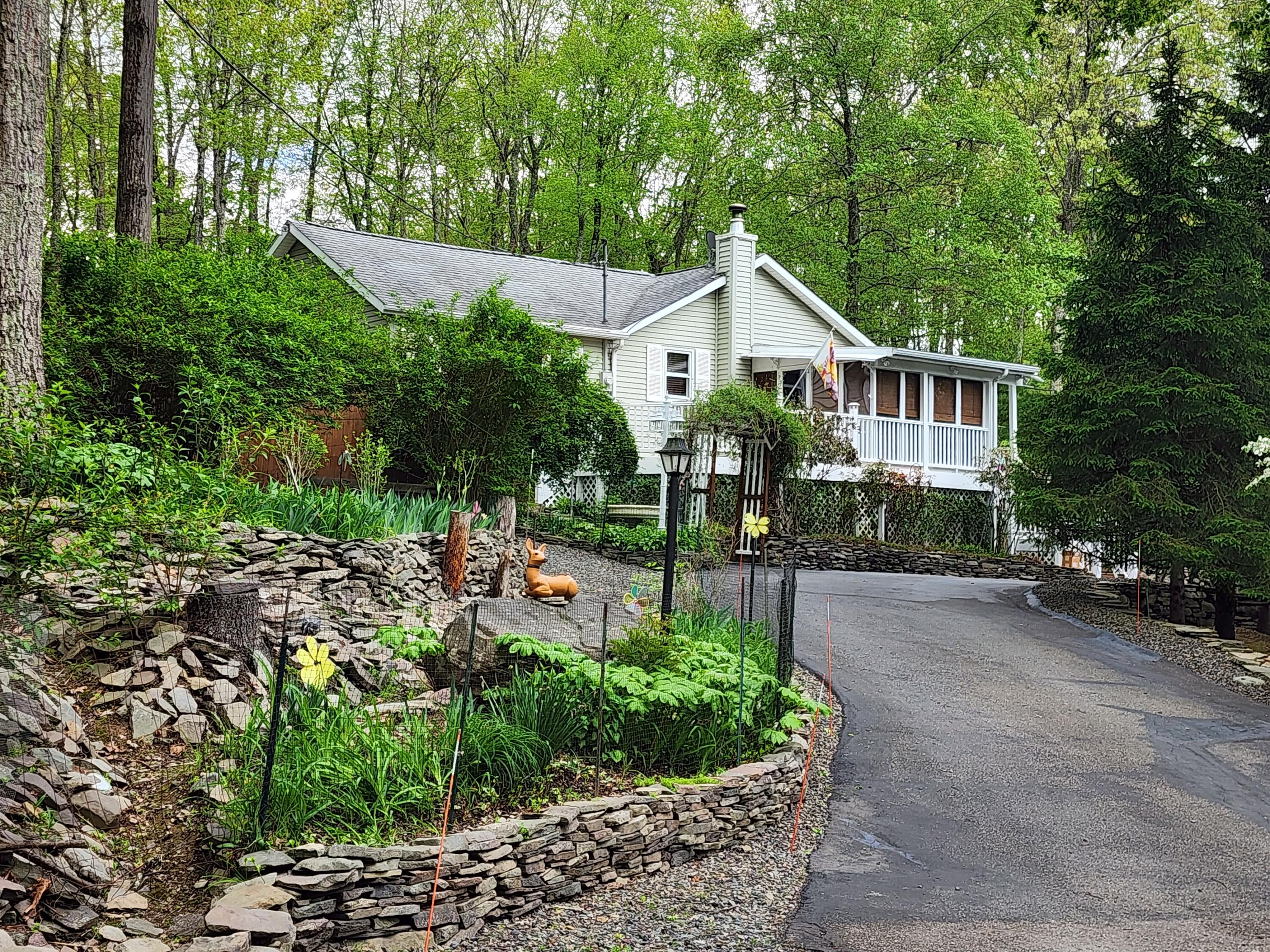 301 Estate Drive, East Stroudsburg, Pennsylvania image 1