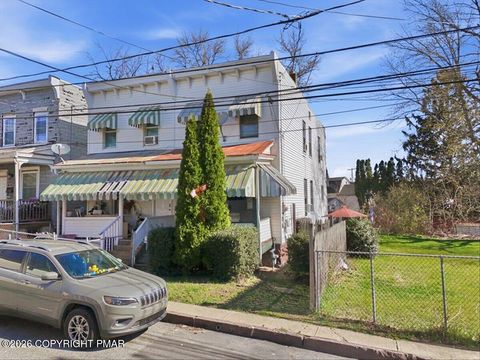 22 Schoolhouse Lane Wilkes Barre PA 18702