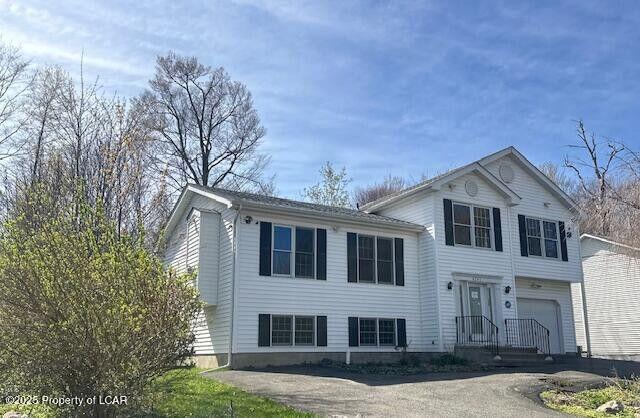 2114 Freedom Way, Pocono Summit, Pennsylvania image 1