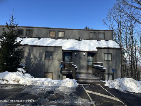 3 Middle Village Way Tannersville PA 18372