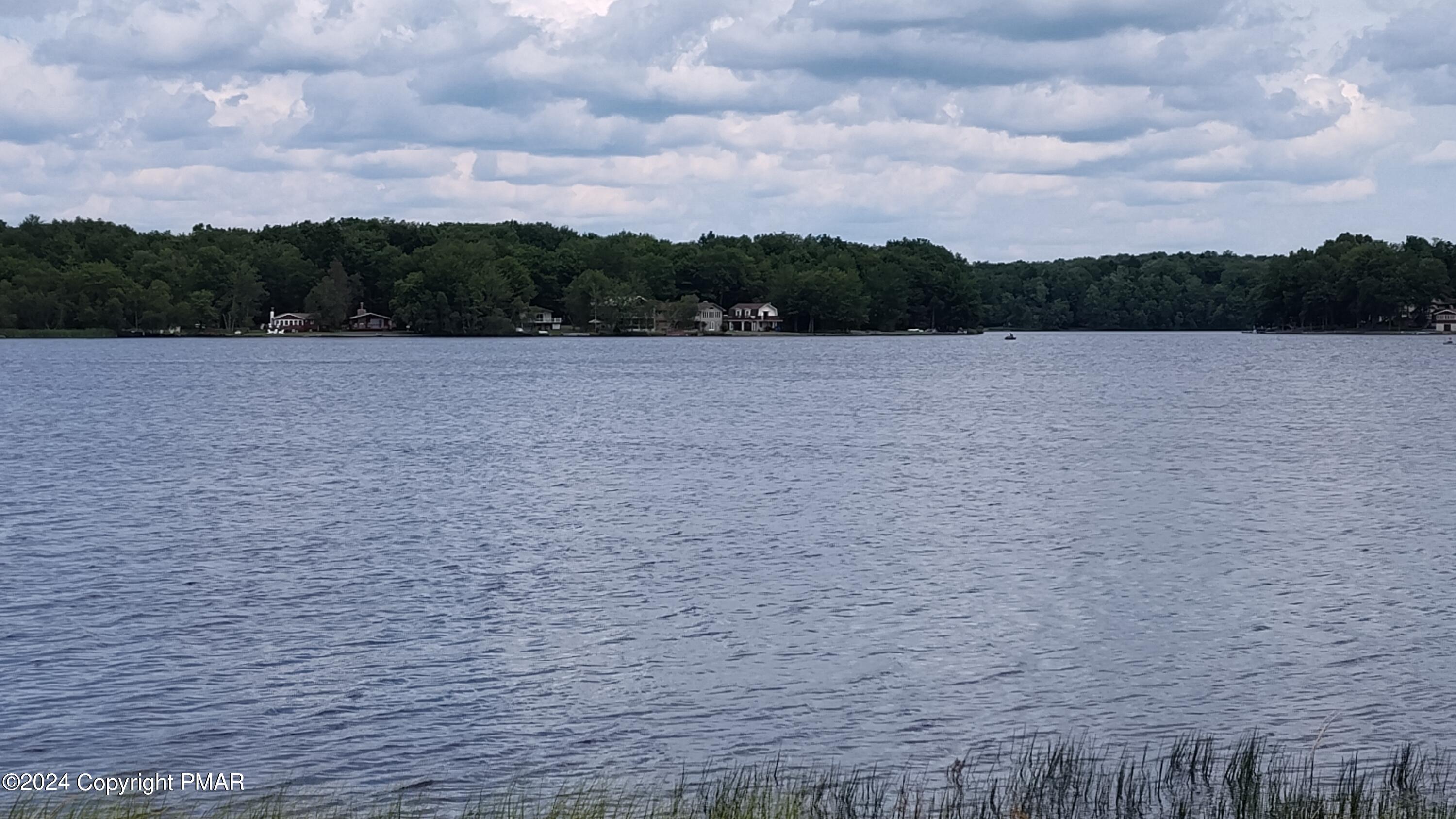 321 Stroud Court, Pocono Lake, Pennsylvania image 23